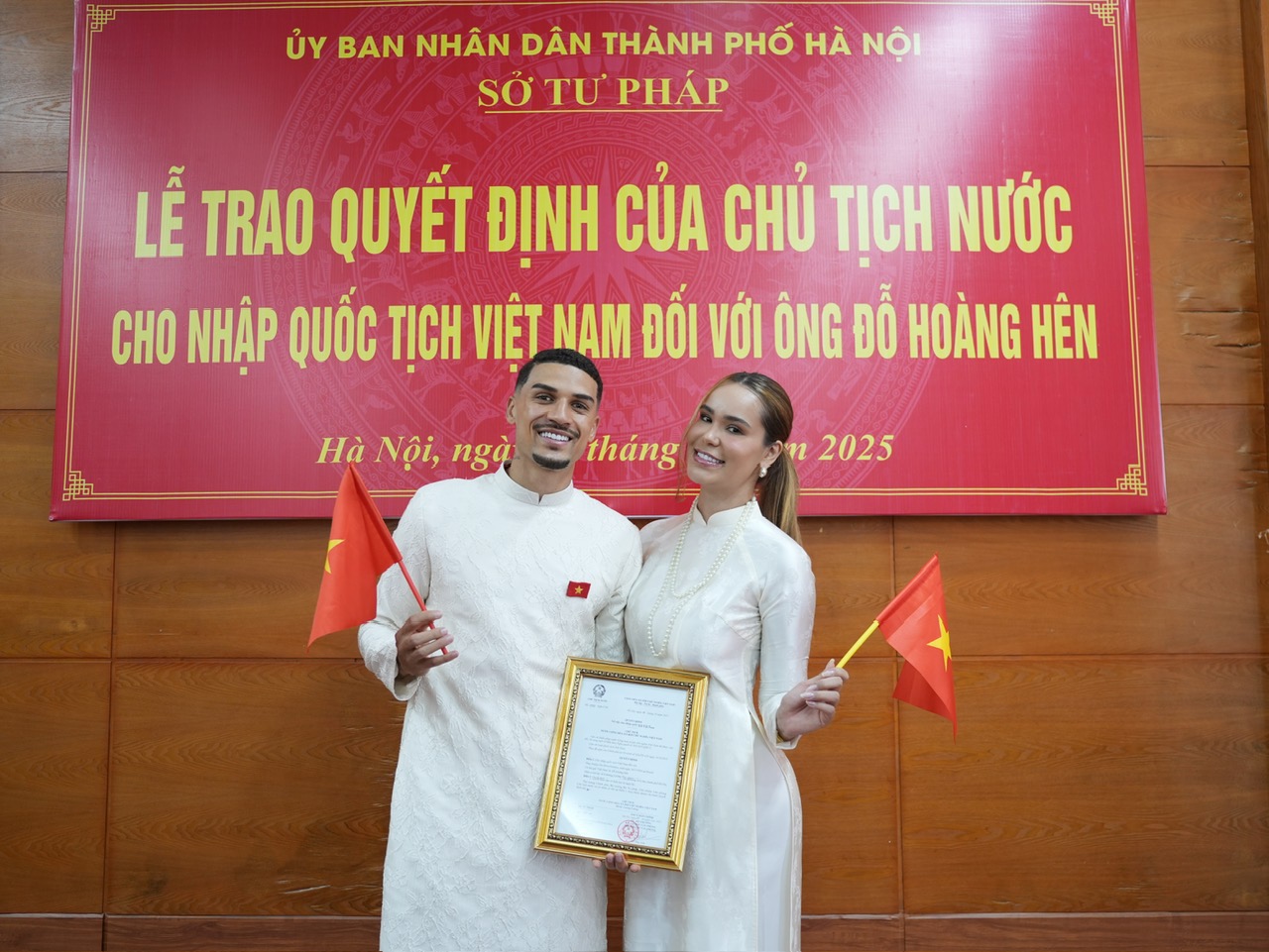 Đỗ Hoàng Hên xúc động khi trở thành công dân Việt Nam: 'Tôi khao khát cống hiến cho Tổ quốc'- Ảnh 2.