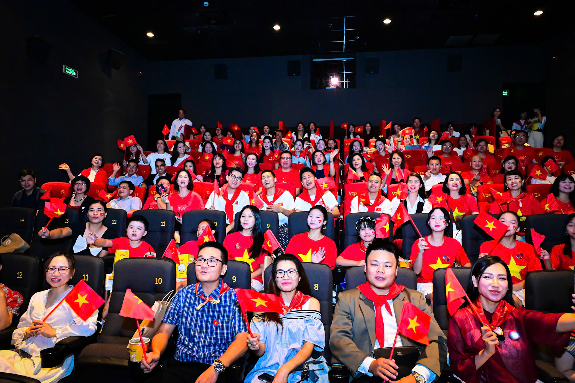 Concert quốc gia 'Tổ quốc trong tim' trở lại với phiên bản chiếu rạp - Ảnh 1. Concert quốc gia 'Tổ quốc trong tim' trở lại với phiên bản chiếu rạp - Ảnh 1.