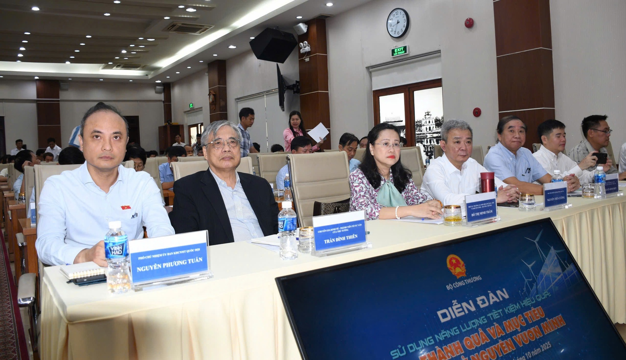 Loại bỏ hàng chục triệu bóng đèn sợi đốt, tiết kiệm hơn 100 triệu kWh mỗi năm- Ảnh 1. Loại bỏ hàng chục triệu bóng đèn sợi đốt, tiết kiệm hơn 100 triệu kWh mỗi năm- Ảnh 1.
