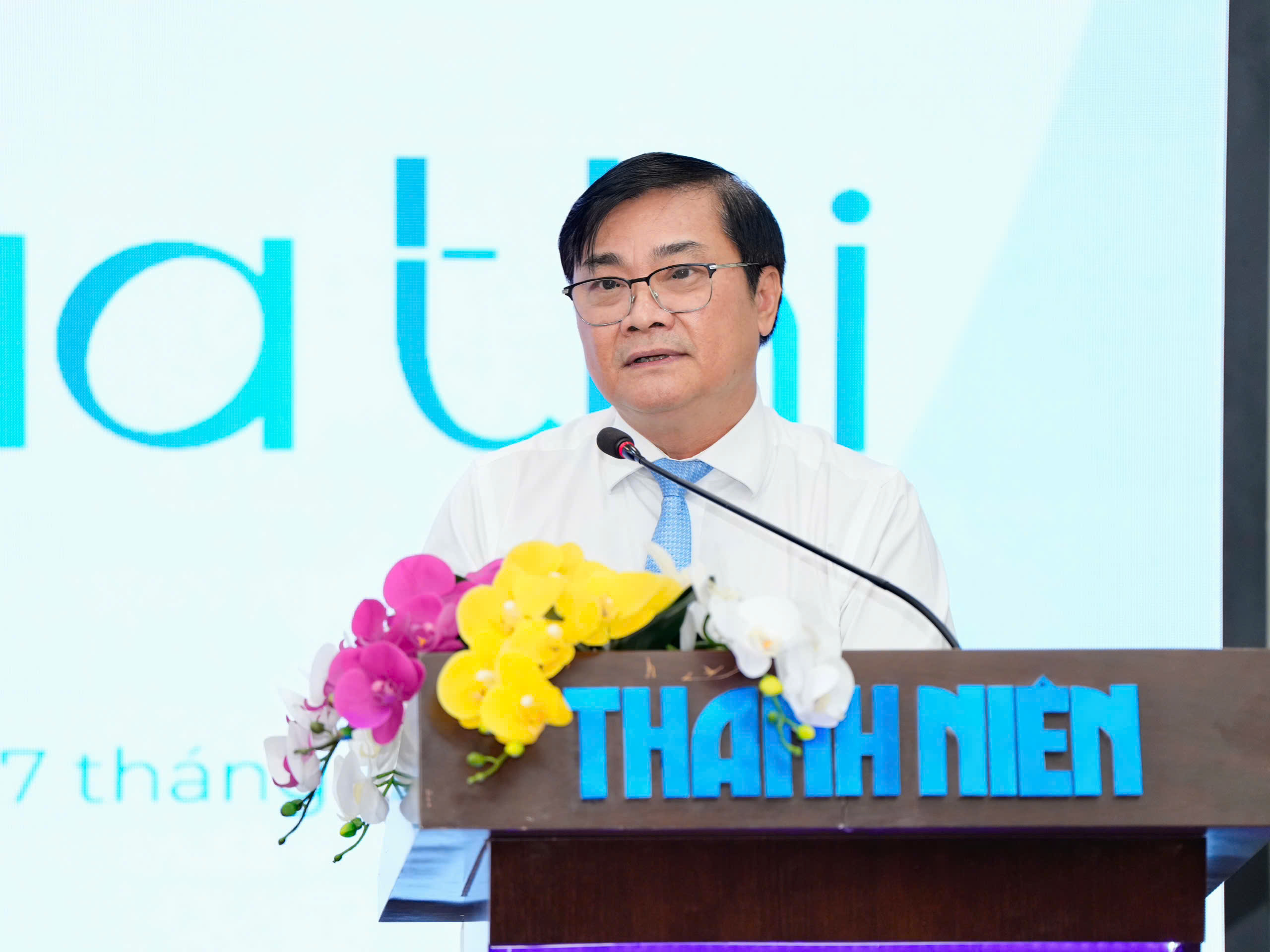 Òa khóc nức nở vì nhận được học bổng quá lớn - Ảnh 8.