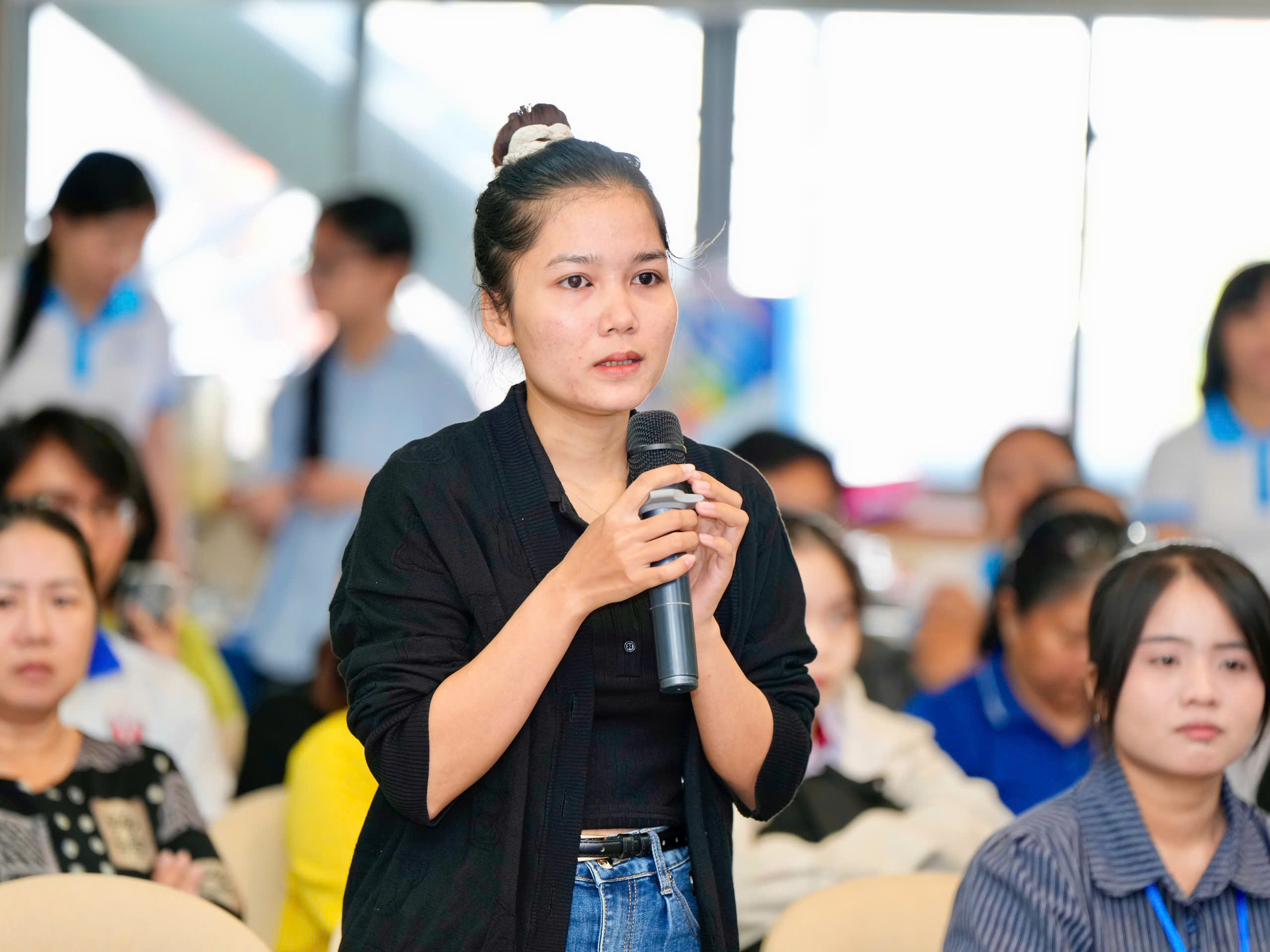 Nhận học bổng hơn 370 triệu đồng, nữ sinh mồ côi chữa bệnh cho anh trai- Ảnh 4. Nhận học bổng hơn 370 triệu đồng, nữ sinh mồ côi chữa bệnh cho anh trai- Ảnh 4.