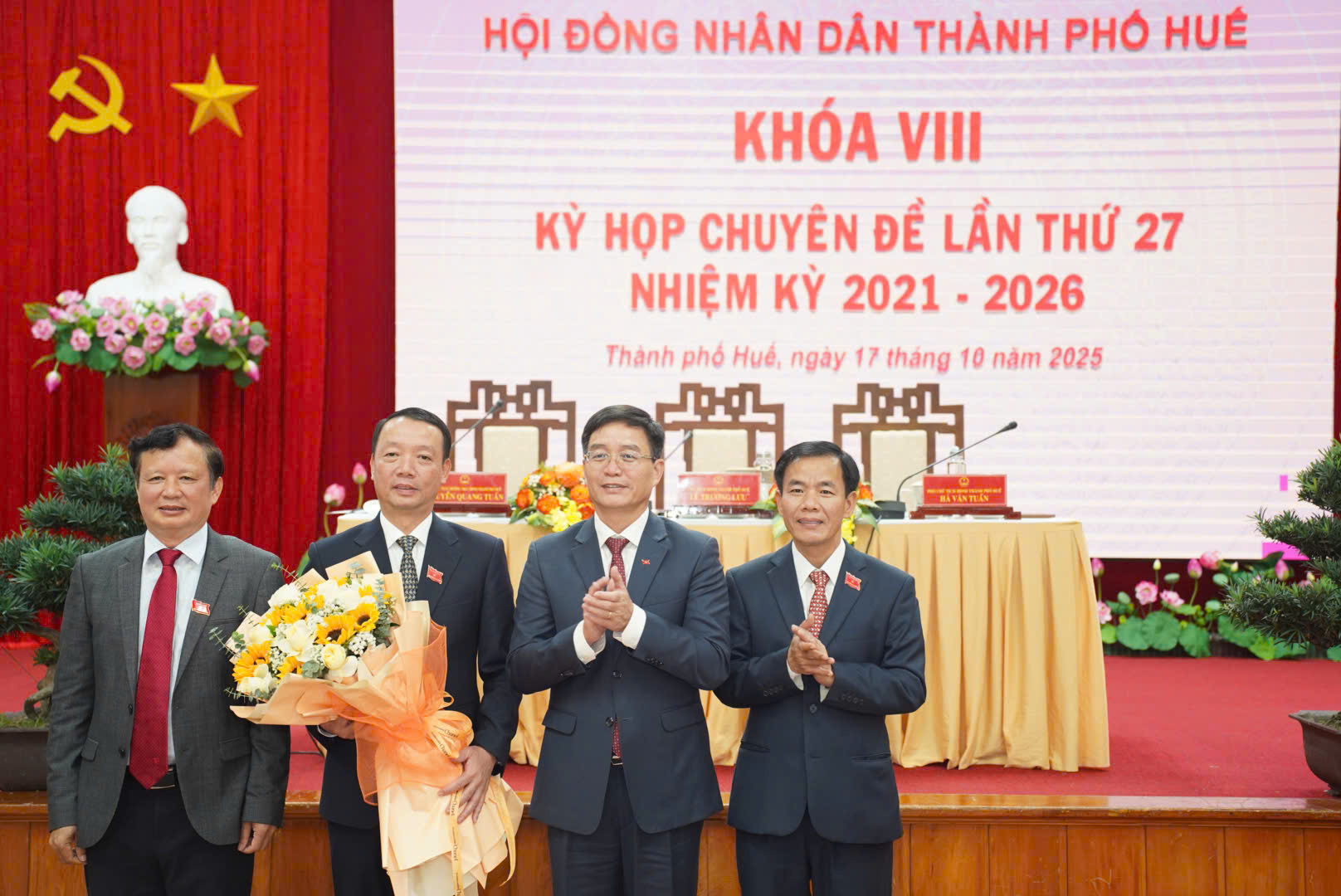 Ông Phan Thiên Định được bầu giữ chức Chủ tịch UBND TP.Huế- Ảnh 1. Ông Phan Thiên Định được bầu giữ chức Chủ tịch UBND TP.Huế- Ảnh 1.