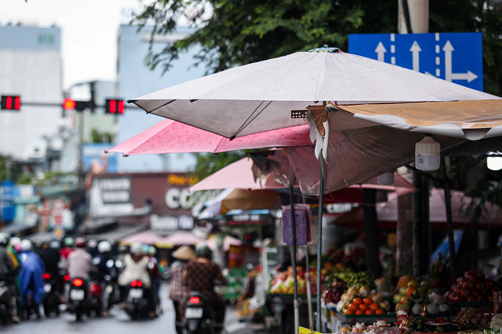 'Ma trận' vạch kẻ đường, biển báo - Ảnh 3.