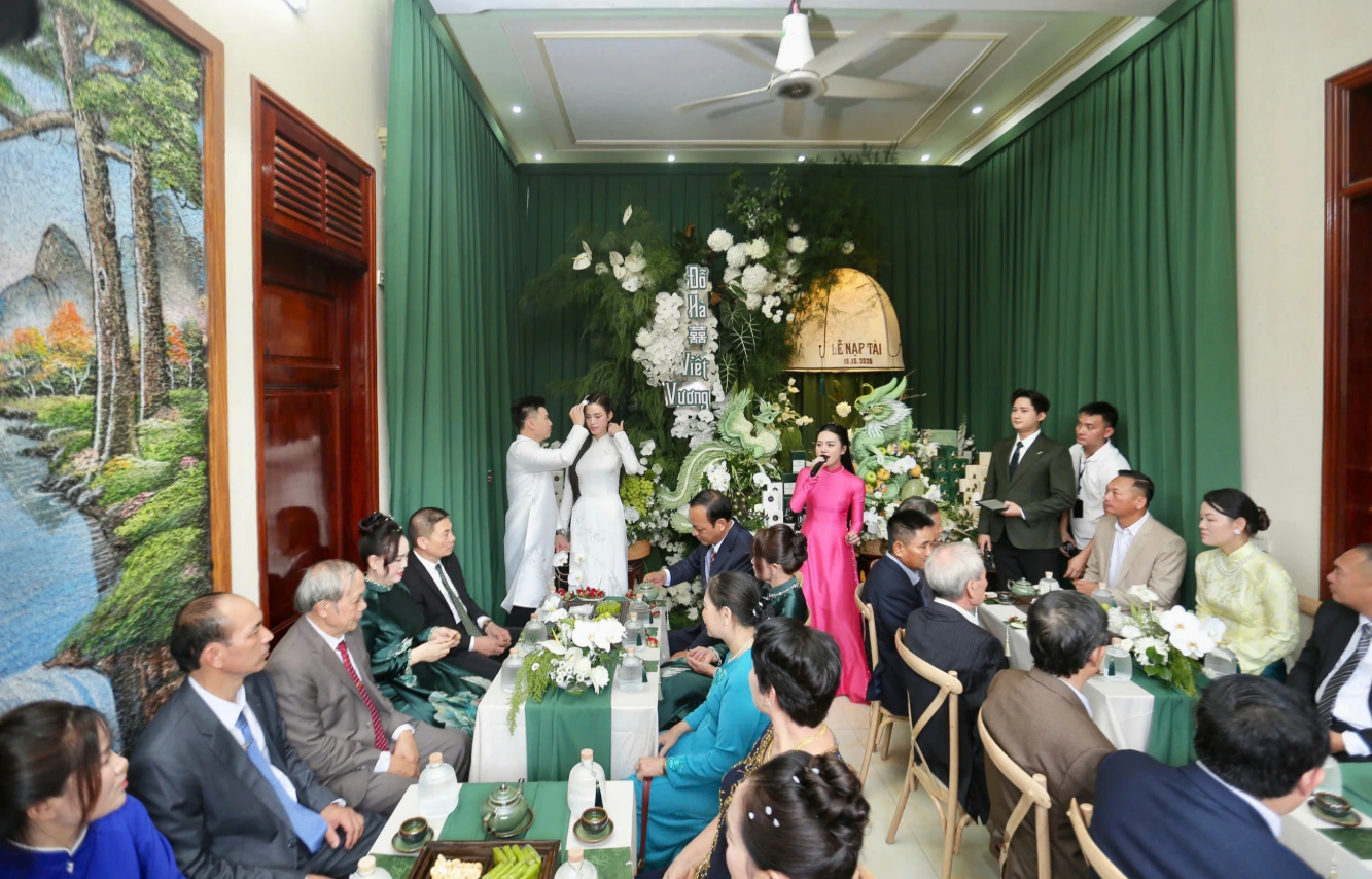 Rạp cưới 'khủng' của Hoa hậu Đỗ Thị Hà, 'thiếu gia' Sơn Hải bên sông Nhật Lệ- Ảnh 6. Rạp cưới 'khủng' của Hoa hậu Đỗ Thị Hà, 'thiếu gia' Sơn Hải bên sông Nhật Lệ- Ảnh 6.