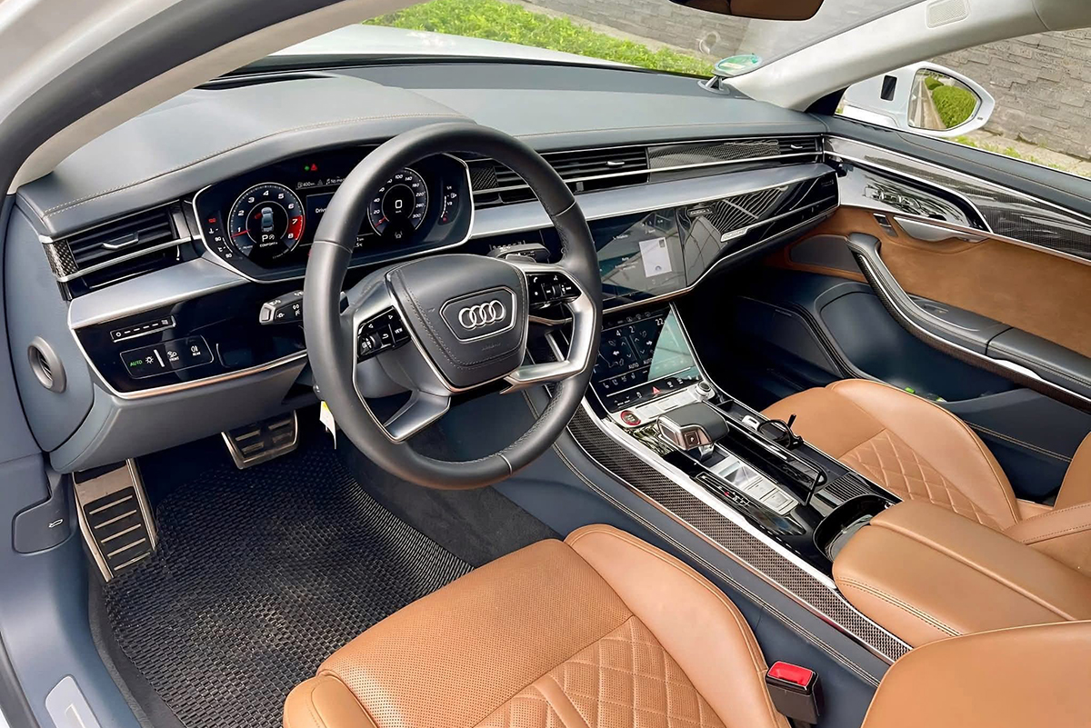 Từng có giá ngang siêu xe, ‘hàng độc’ Audi S8 mất 10 tỉ đồng sau 4 năm - Ảnh 2.