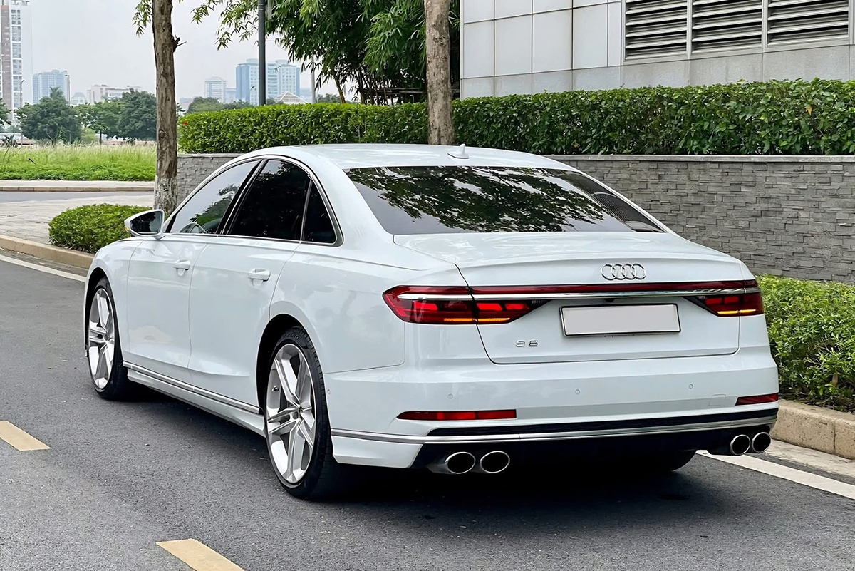 Từng có giá ngang siêu xe, ‘hàng độc’ Audi S8 mất 10 tỉ đồng sau 4 năm - Ảnh 3.