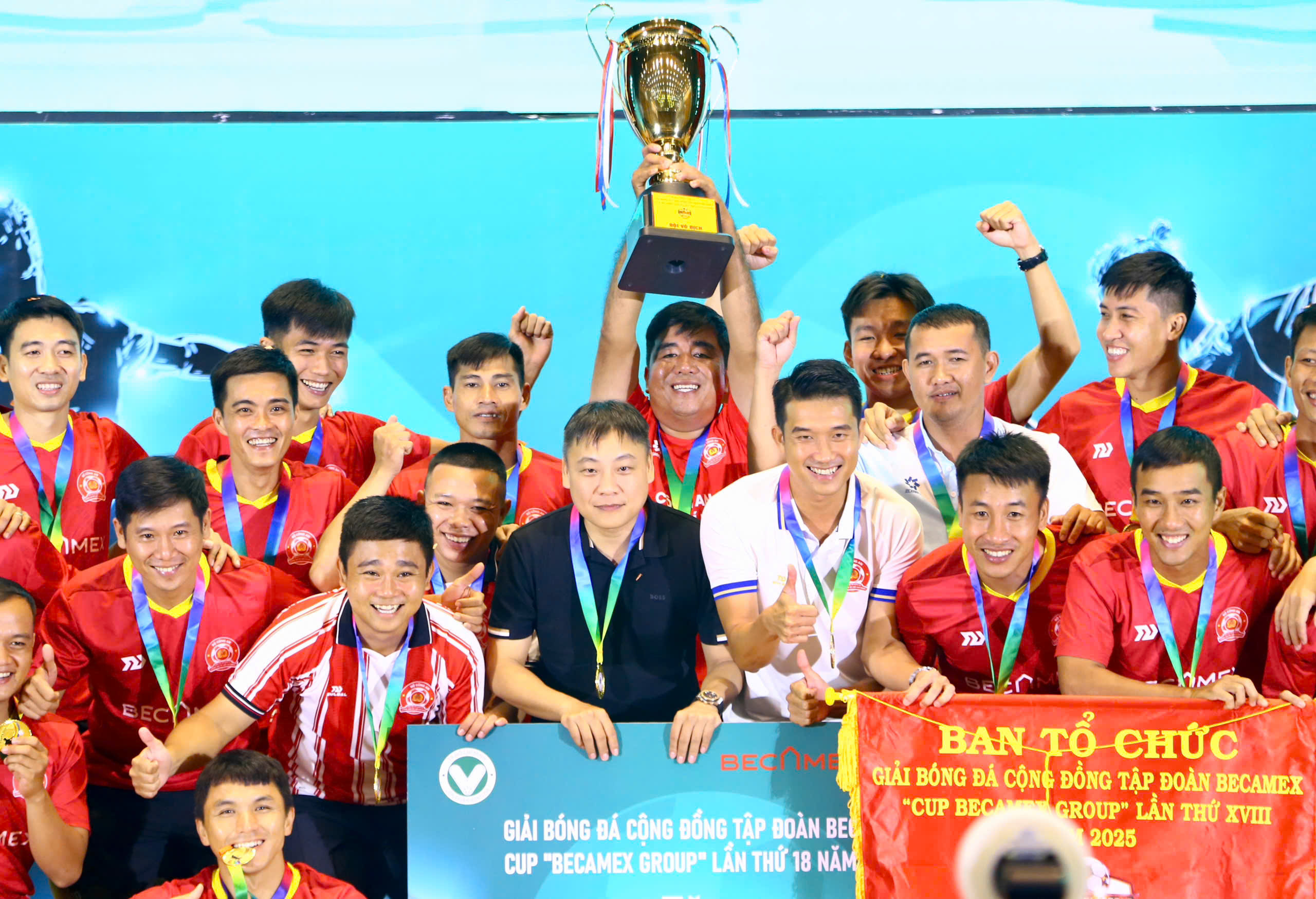Tấn Tài tỏa sáng giúp CLB CA …