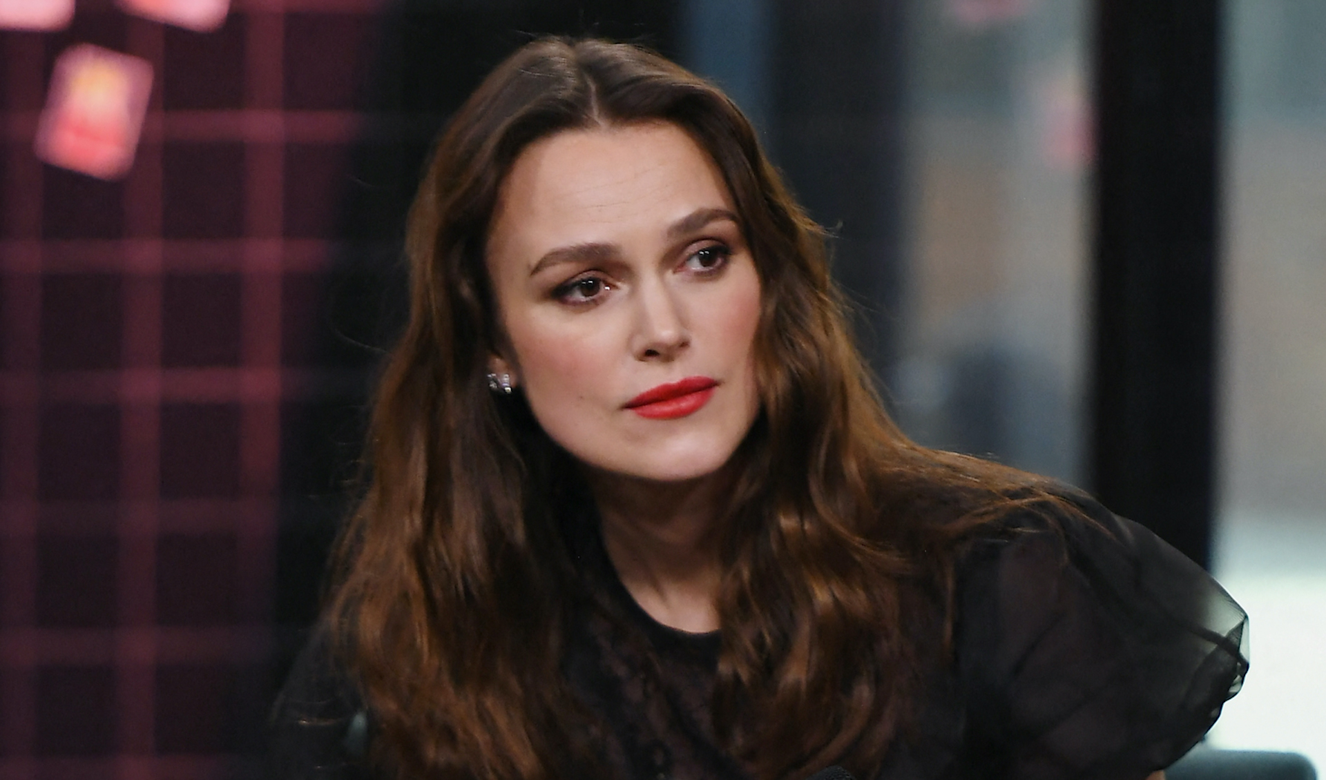Keira Knightley phát điên vì bị paparazzi đeo bám, xúc phạm - Ảnh 1.