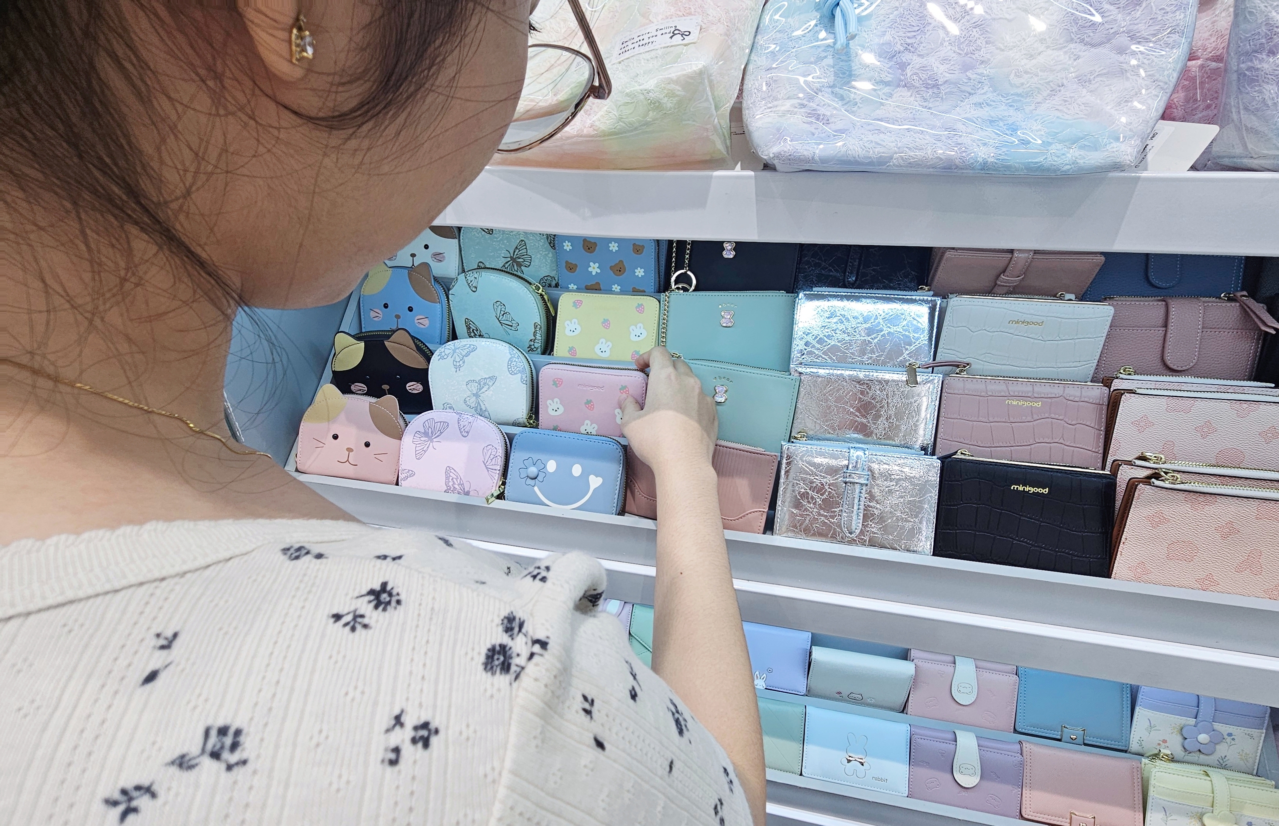 Nghệ Thuật Yêu Thương Bản Thân: 'Liều Thuốc' Tinh Thần Cho Phụ Nữ Nghệ Thuật Yêu Thương Bản Thân: 'Liều Thuốc' Tinh Thần Cho Phụ Nữ - Ảnh 2.