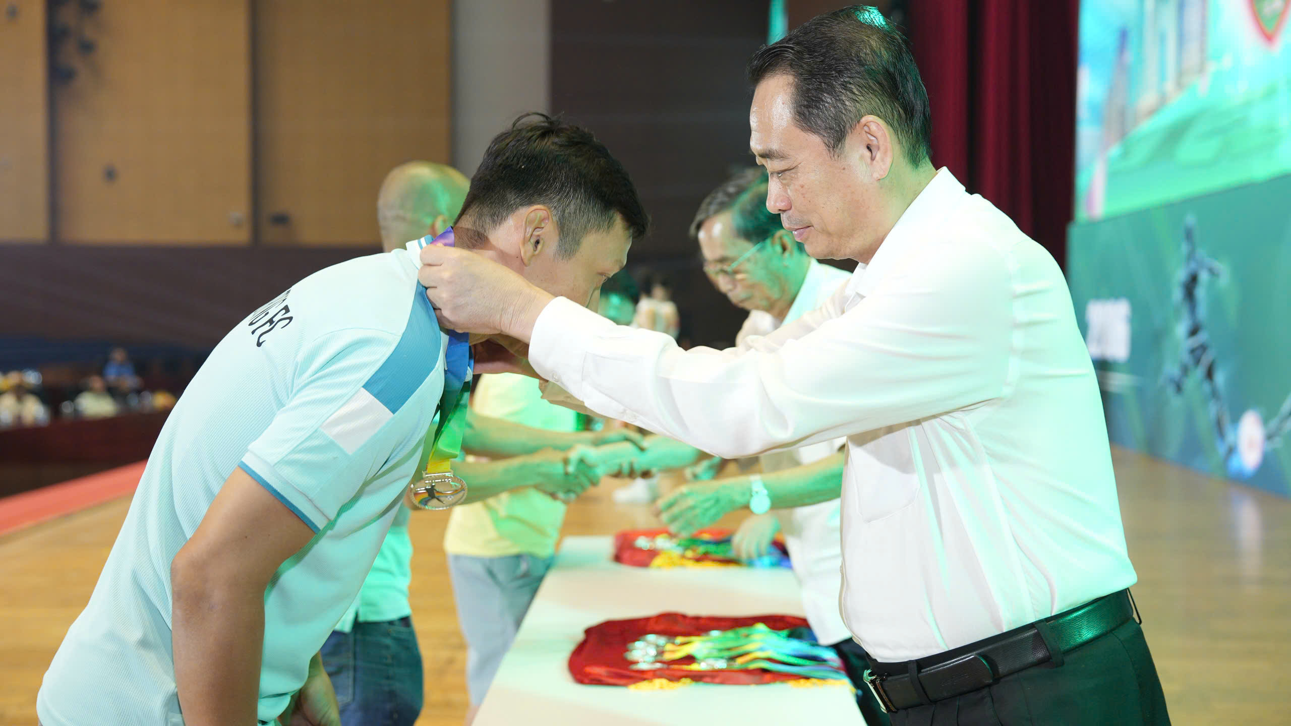 Tan Tai ចាំងជួយក្លឹបប៉ូលិសទីក្រុងហូជីមិញឈ្នះការប្រកួតកីឡាស្ម័គ្រចិត្តដ៏ធំបំផុតក្នុងប្រទេសវៀតណាម - រូបថត ២. Tấn Tài tỏa sáng giúp CLB CA TP.HCM vô địch giải phong trào lớn nhất Việt Nam- Ảnh 2.