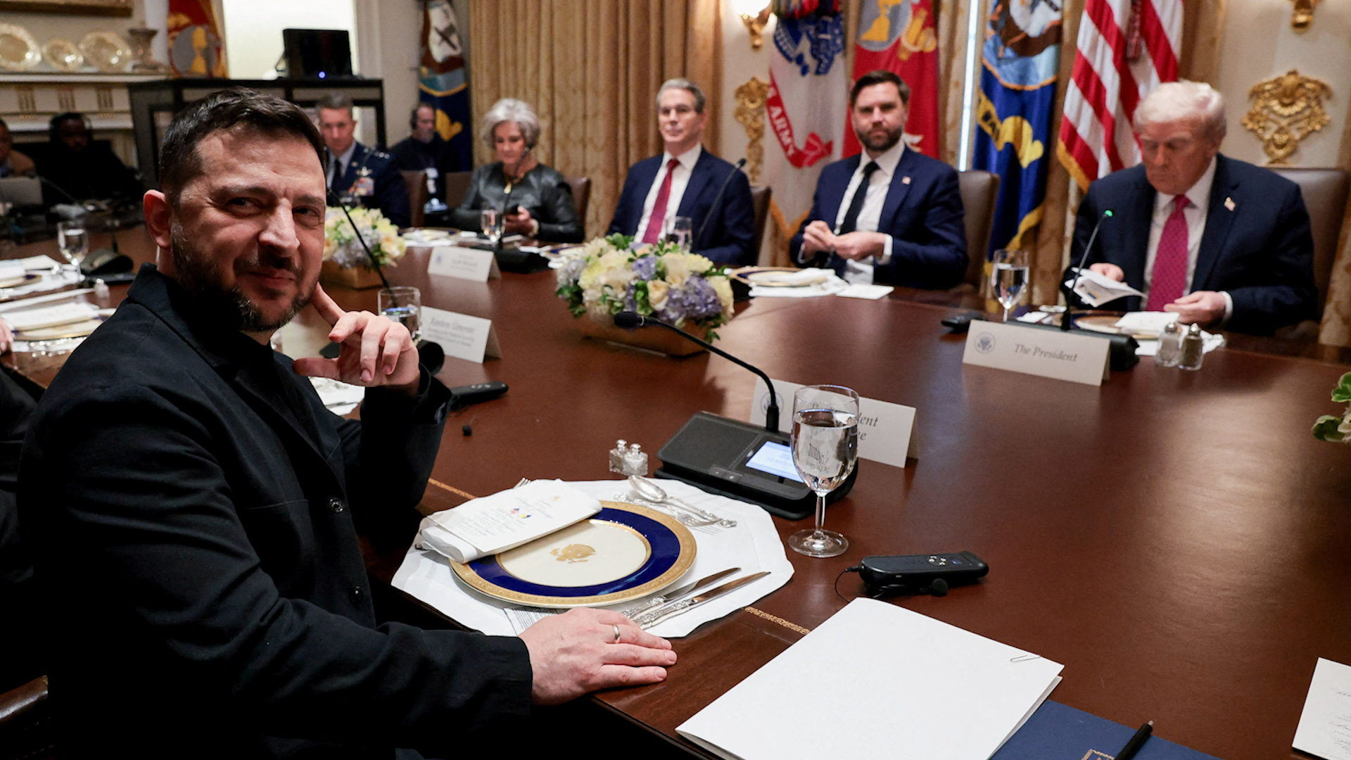 Ông Trump tạm gác c…