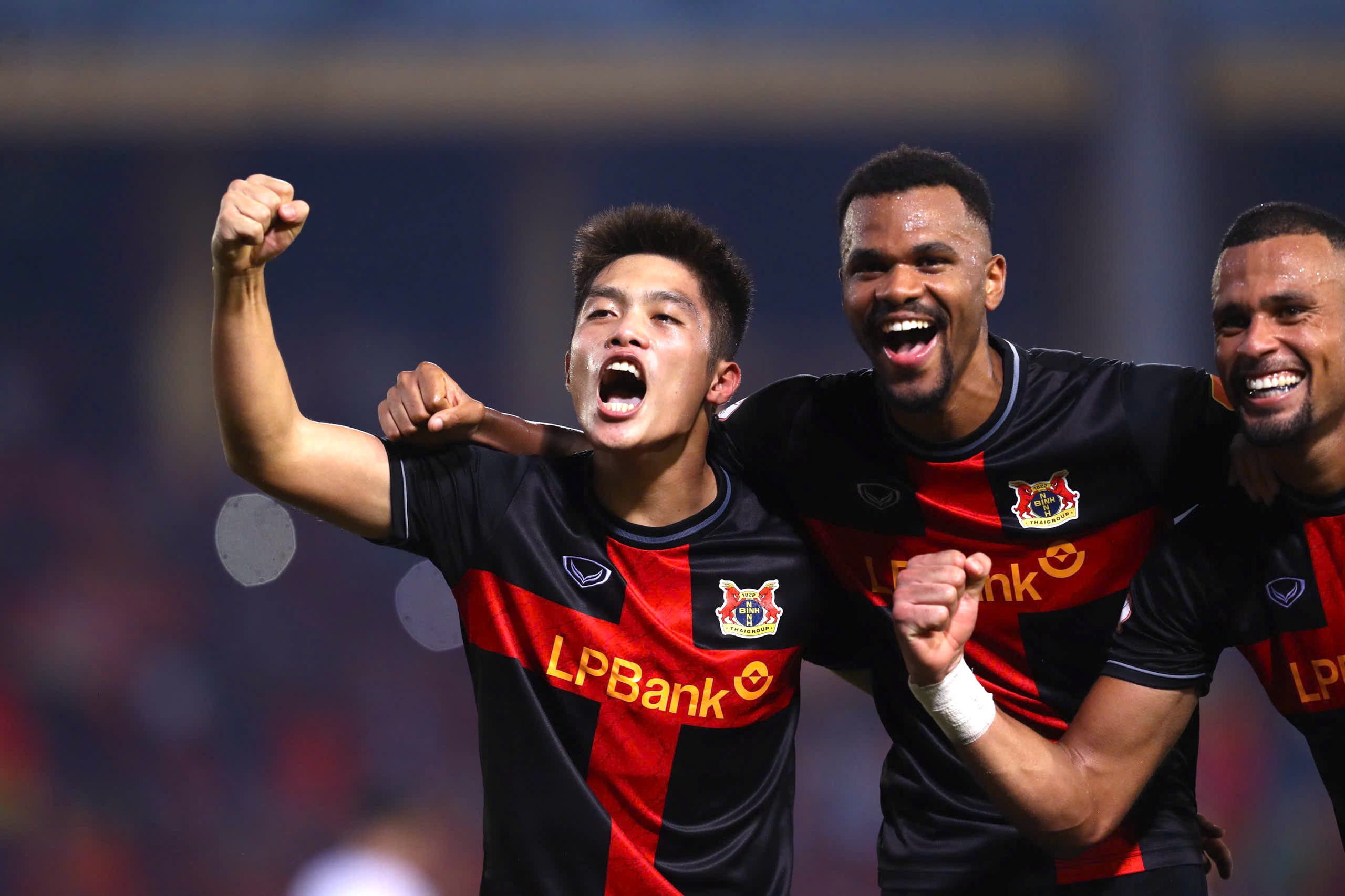 Sao U.23 Việt Nam Nguyễn Quốc Việt ghi 2 b&agrave;n trong 5 ng&agrave;y, HLV Kim cười tươi như hoa- Ảnh 2.