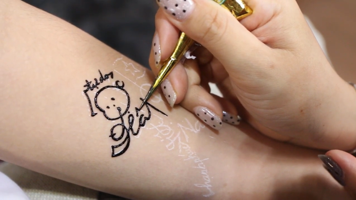 Trào lưu xăm Henna: Đẹp, độc, không đau