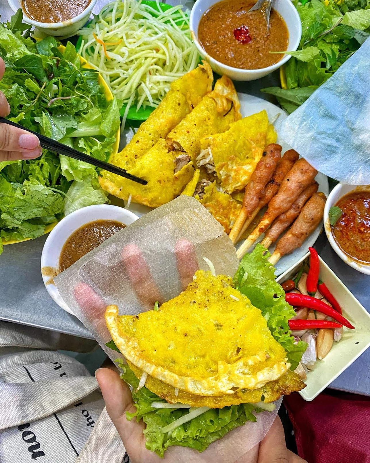 Thưởng thức món ngon Đà Nẵng theo gợi ý của người nước ngoài - Ảnh 6.