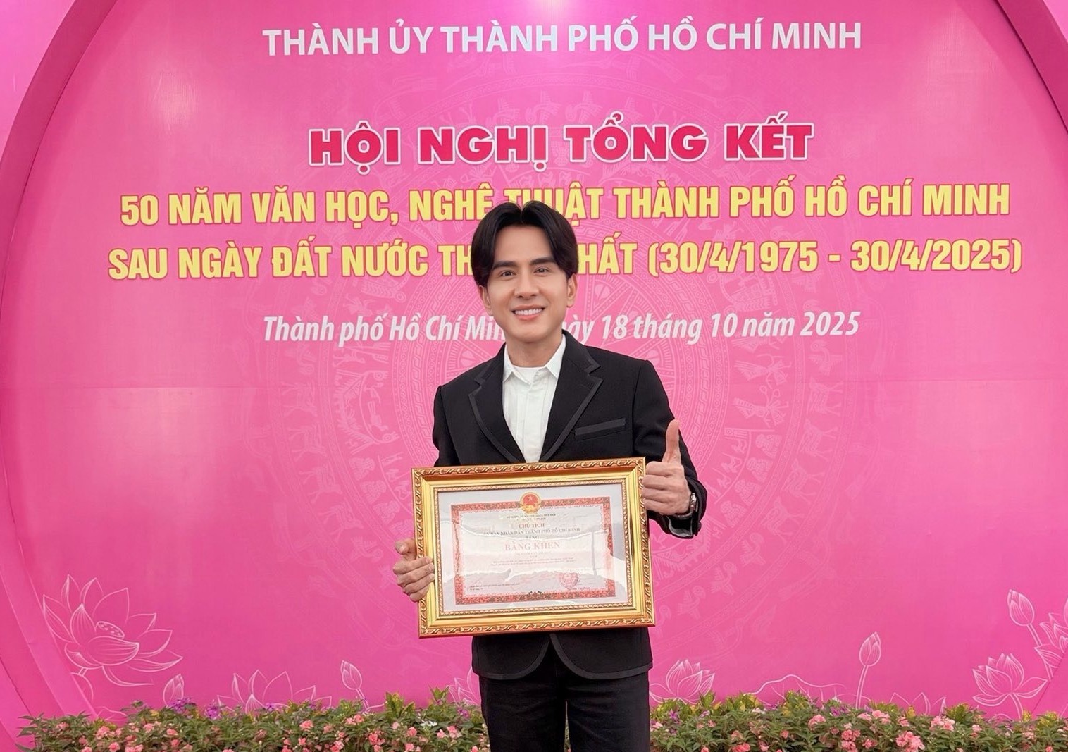 - Ảnh 1. Ca sĩ Đan Trường đón tin vui kép - Ảnh 1.