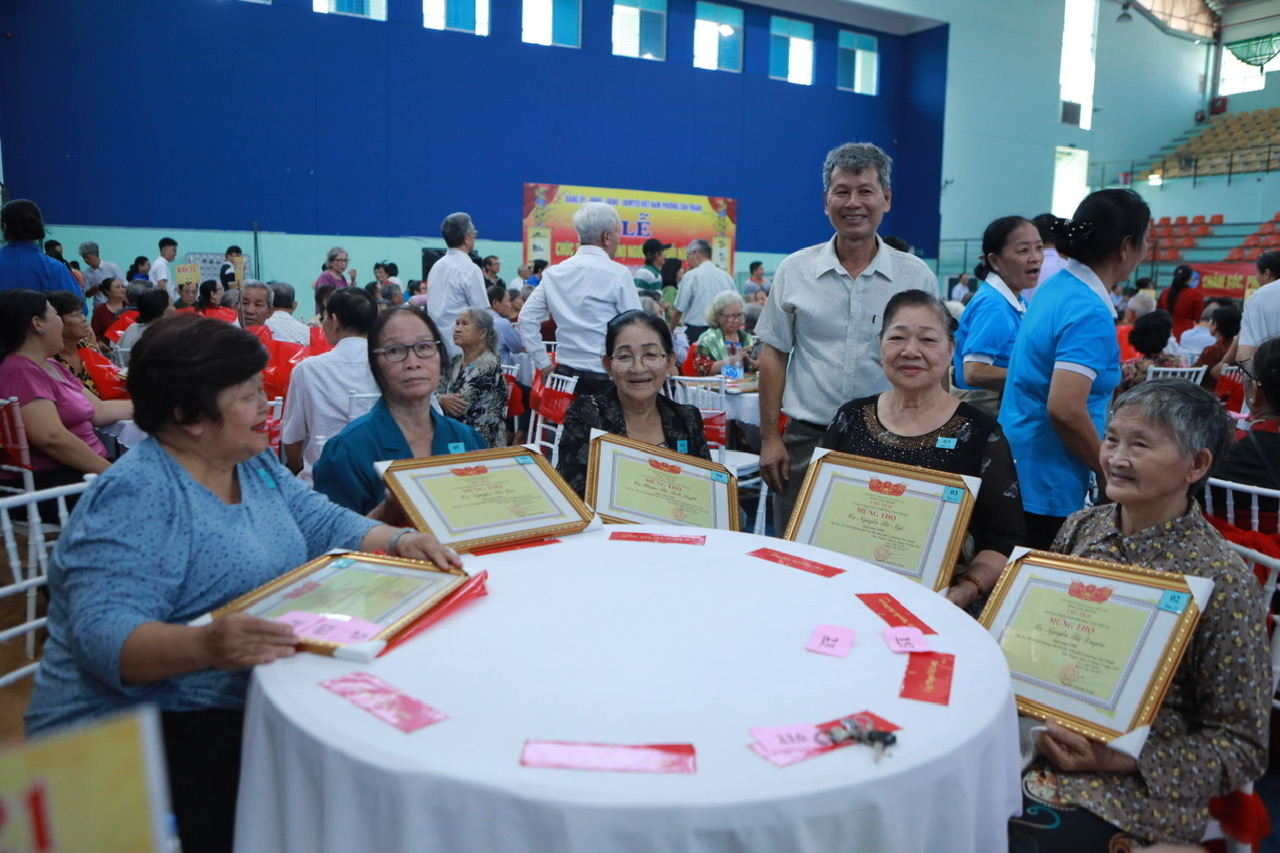 Trang trọng lễ mừng thọ 803 cụ ông, cụ bà ở TP.HCM- Ảnh 1. Trang trọng lễ mừng thọ 803 cụ ông, cụ bà ở TP.HCM- Ảnh 1.