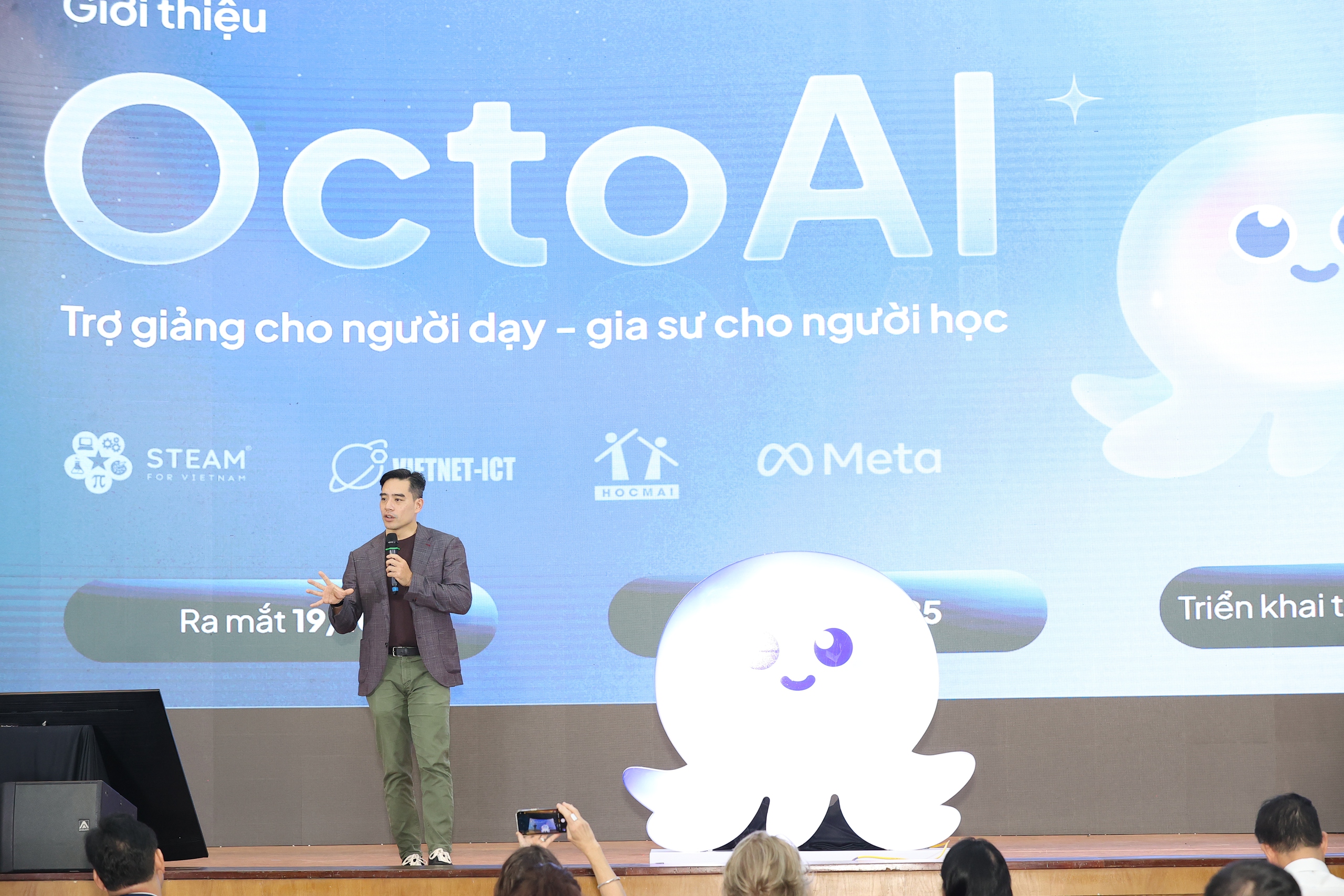 Trợ lý AI 'bình dân học vụ' cho giáo viên Việt Nam - Ảnh 1. Trợ lý AI 'bình dân học vụ' cho giáo viên Việt Nam - Ảnh 1.
