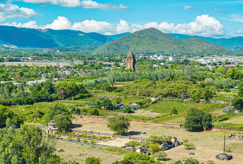 Thành Hoàng Đế - nơi giao thoa huyền thoại- Ảnh 1. Thành Hoàng Đế - nơi giao thoa huyền thoại- Ảnh 1.
