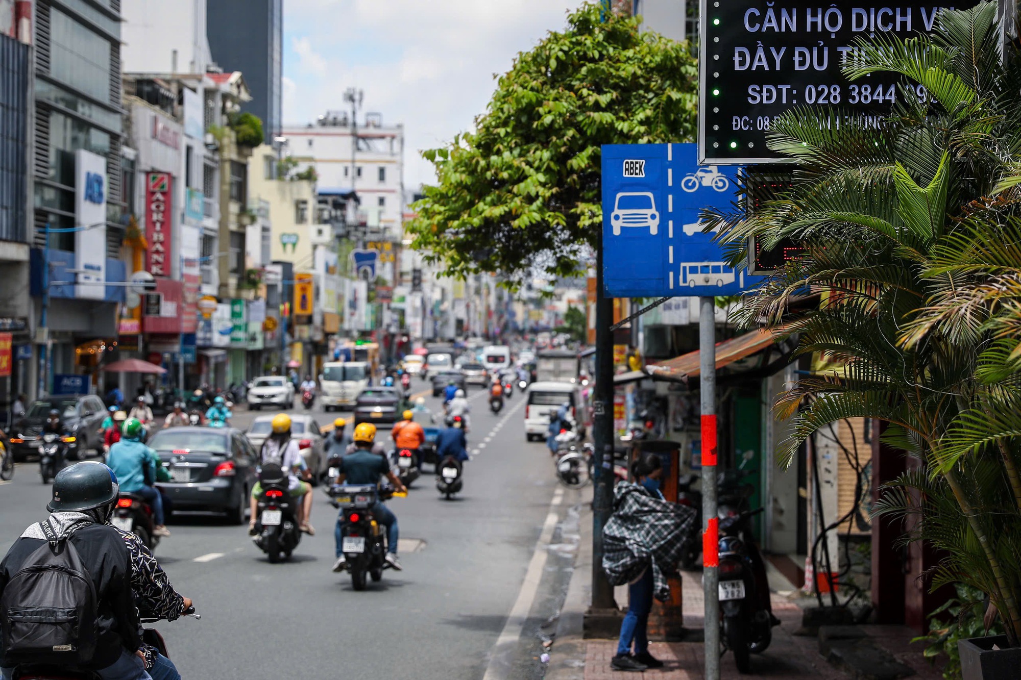 Biển báo giao thông rõ ràng giúp nâng cao an toàn giao thông cho người dân - Ảnh 1. Biển báo giao thông rõ ràng giúp nâng cao an toàn giao thông cho người dân - Ảnh 1.