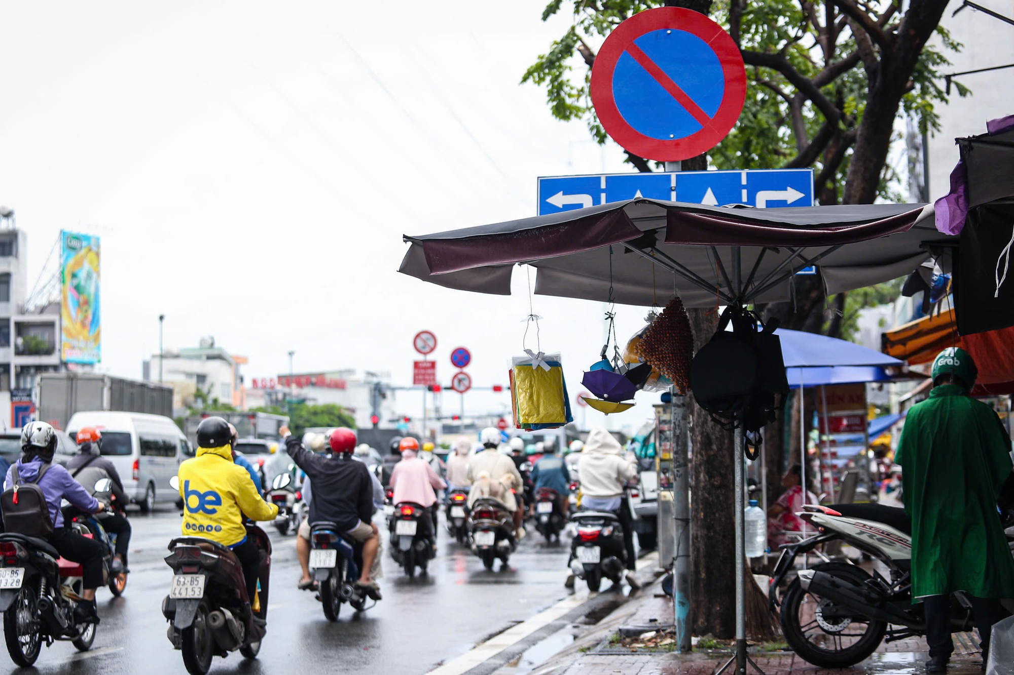 Biển báo giao thông rõ ràng giúp nâng cao an toàn giao thông cho người dân - Ảnh 3. Biển báo giao thông rõ ràng giúp nâng cao an toàn giao thông cho người dân - Ảnh 3.