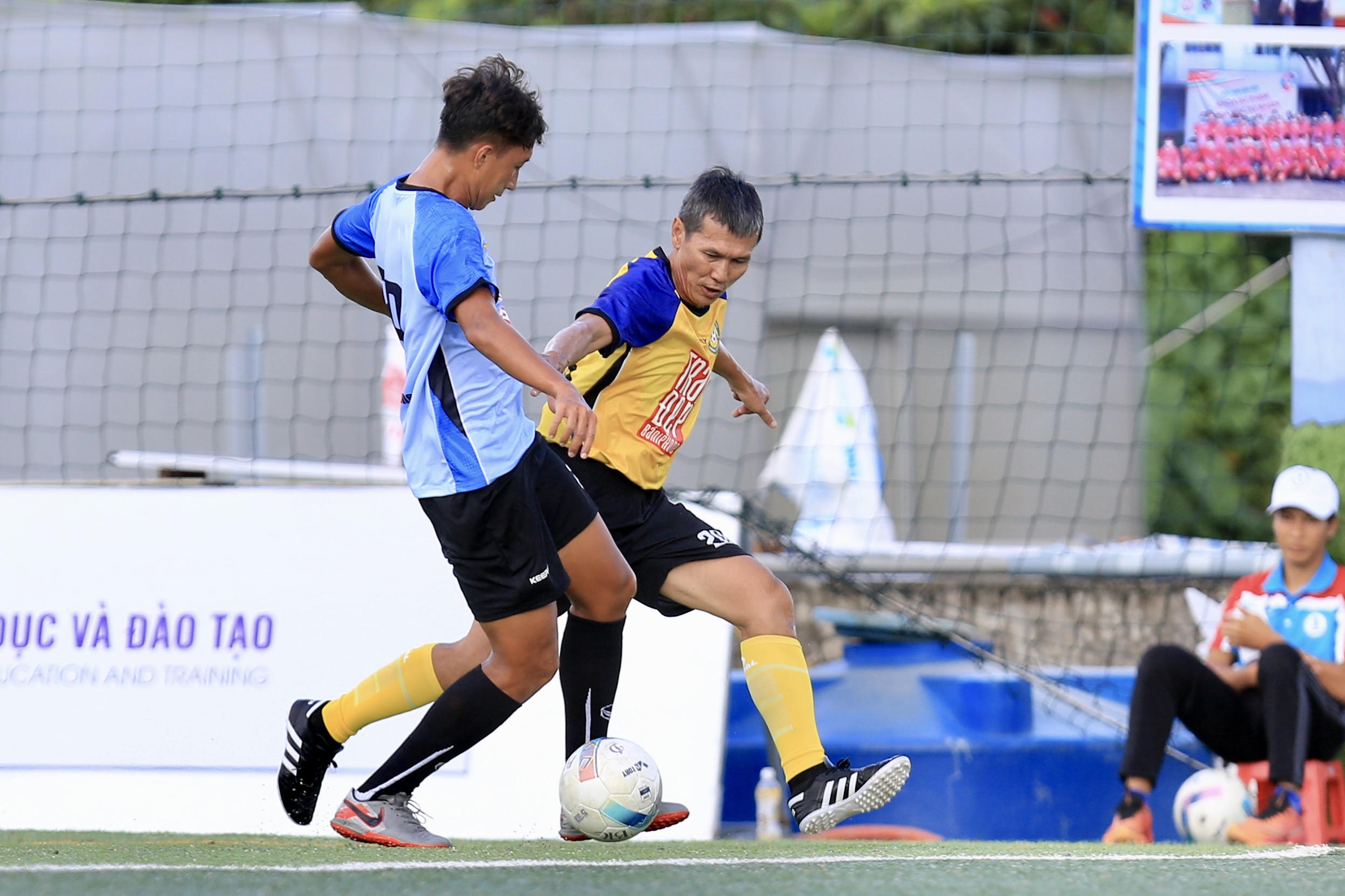 Hai cựu Quả bóng vàng truyền cảm hứng trong ngày Trường ĐH Đồng Tháp sớm vào bán kết - Ảnh 1.