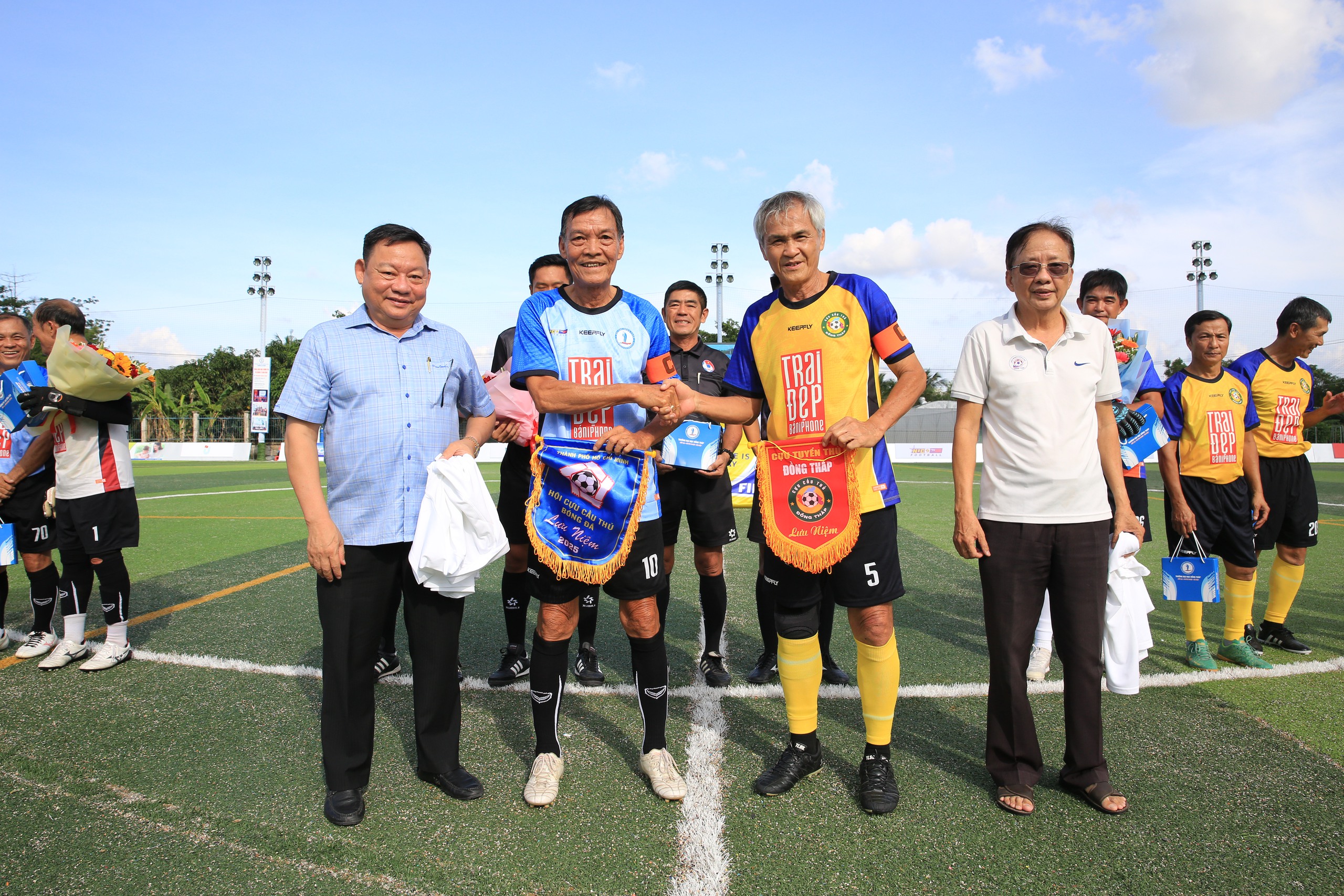 Hai cựu Quả bóng vàng truyền cảm hứng trong ngày Trường ĐH Đồng Tháp sớm vào bán kết - Ảnh 4.