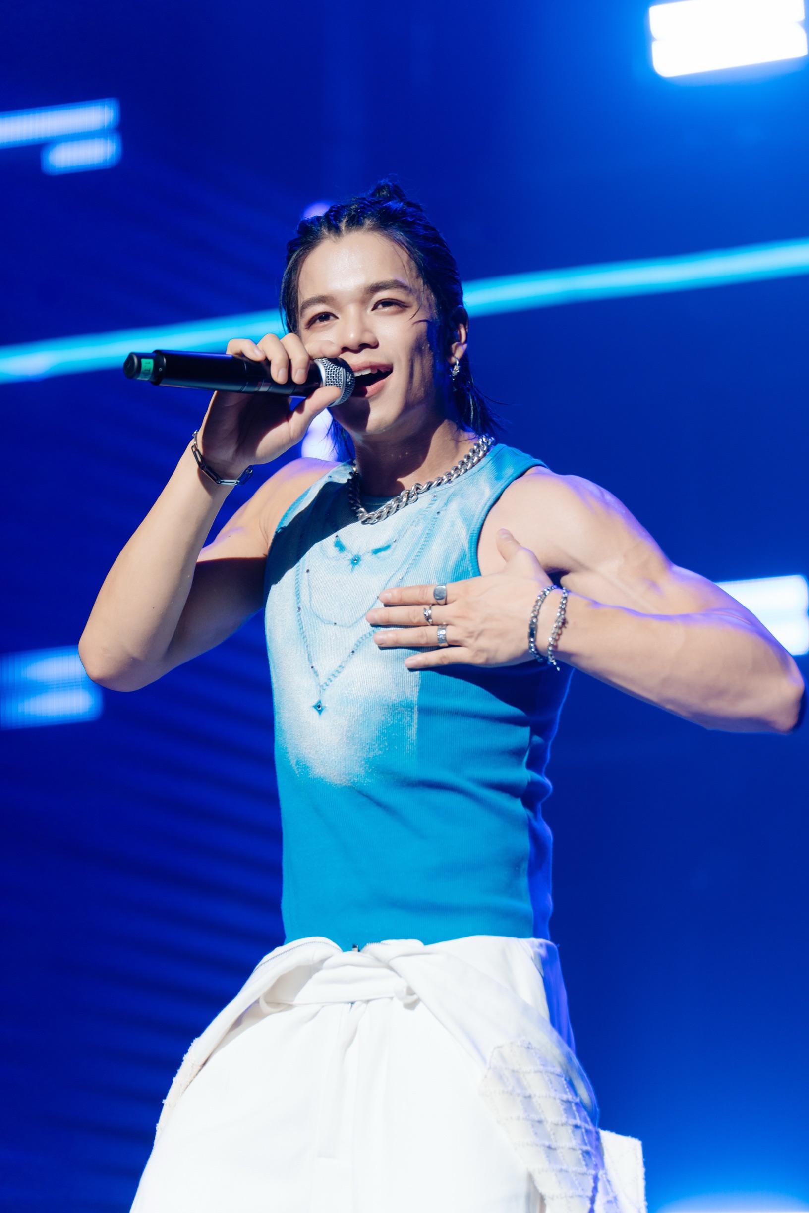 (S)TRONG Trọng Hiếu bùng nổ trong đêm diễn kỷ niệm 10 năm - Ảnh 2. (S)TRONG Trọng Hiếu bùng nổ trong đêm diễn kỷ niệm 10 năm - Ảnh 2.