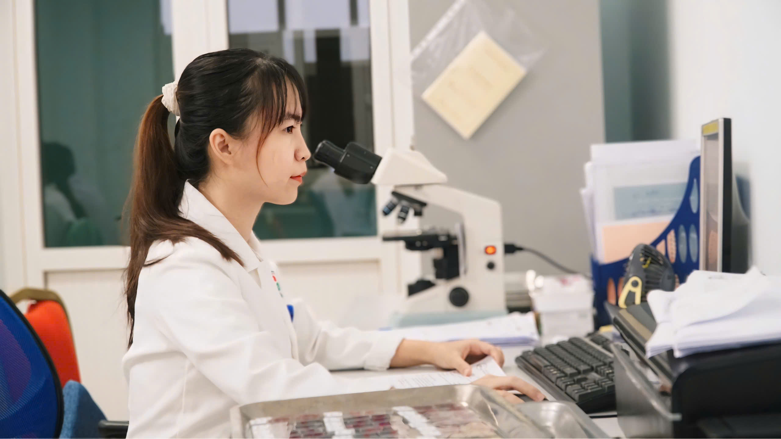 Ng&agrave;y 20.10 của nữ b&aacute;c sĩ l&agrave;m việc trong m&ocirc;i trường đặc biệt: T&ocirc;i chưa từng nghĩ l&agrave; sẽ bỏ cuộc! - Ảnh 1.