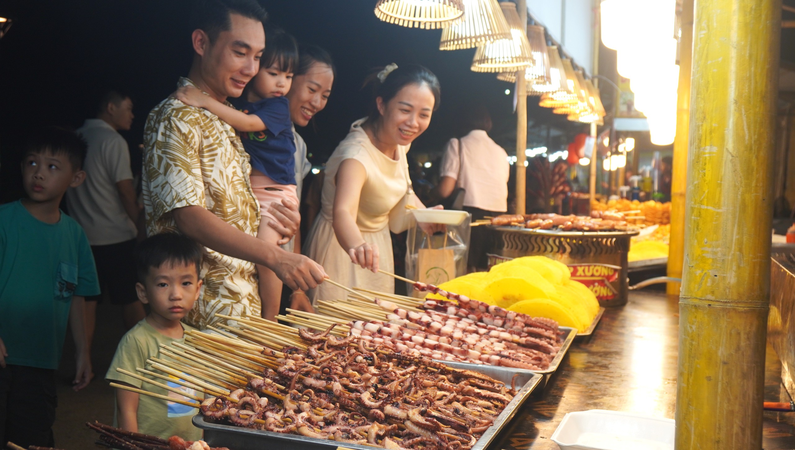 Ẩm thực xứ Thanh: Chơi gì , ăn đâu và khám phá đặc sản nổi bật - Ảnh 11. Ẩm thực xứ Thanh: Chơi gì , ăn đâu và khám phá đặc sản nổi bật - Ảnh 11.