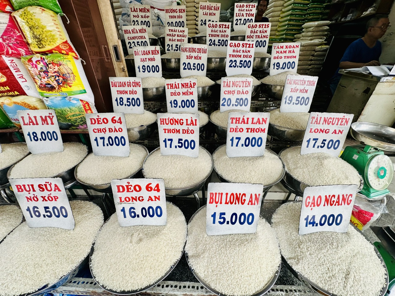 Bất ngờ Việt Nam chi 1,5 tỉ USD nhập khẩu gạo - Ảnh 1.