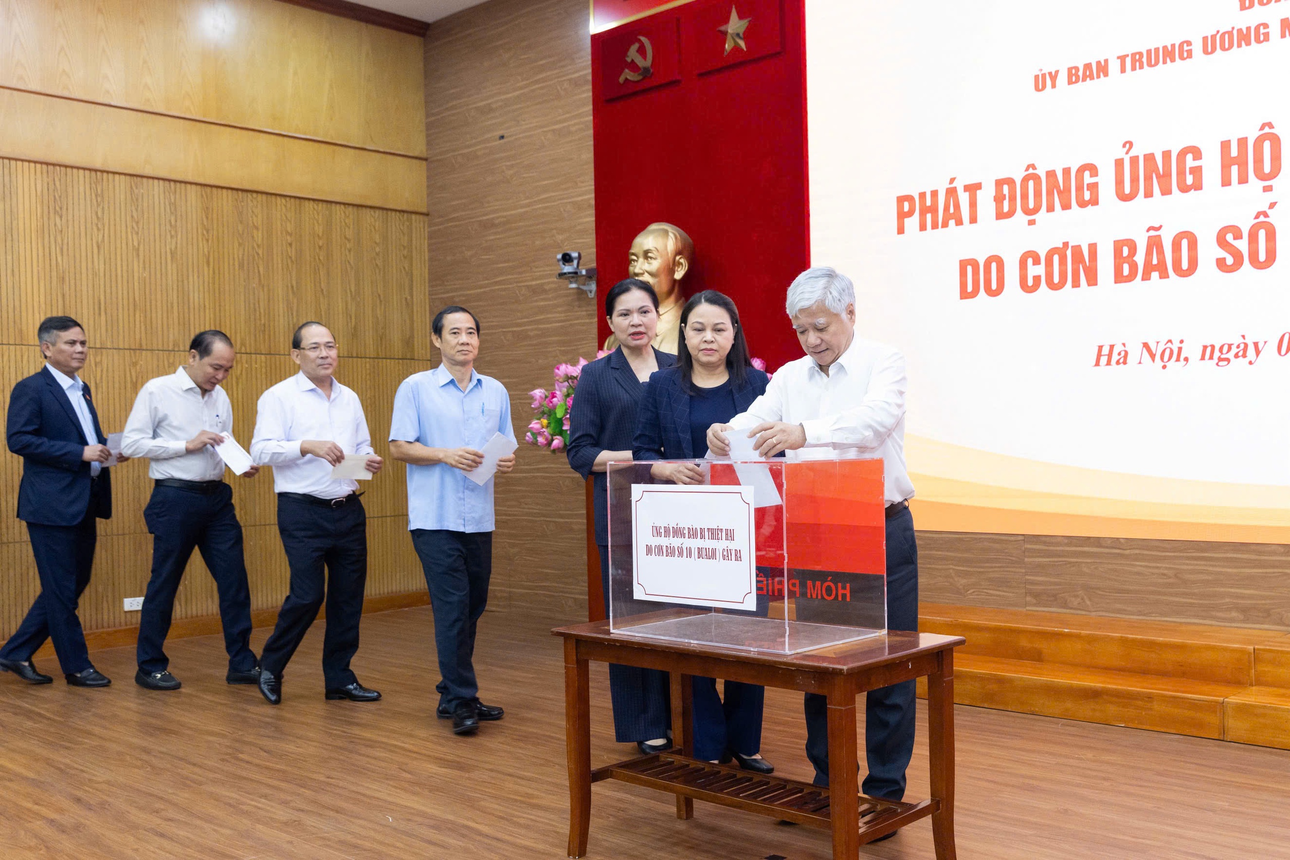 MTTQ Việt Nam phát động ủng hộ đồng bào bị thiệt hại do bão số 10 - Ảnh 2.