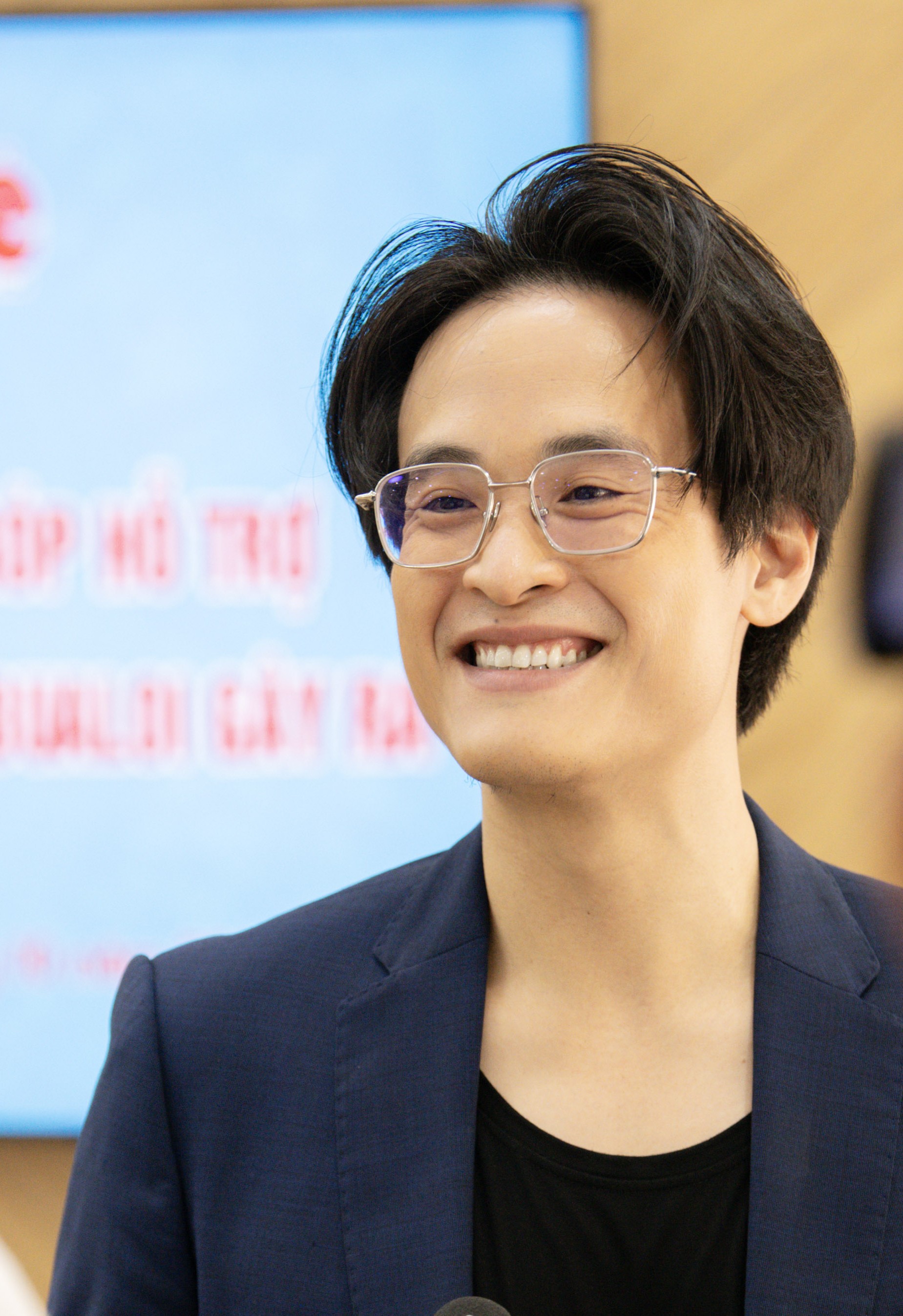 Ha Anh Tuan និងទស្សនិកជនបានបរិច្ចាគថវិកាជាង ១,៣ ពាន់លានដុងដល់ប្រជាជននៅតំបន់រងគ្រោះដោយទឹកជំនន់ - រូបថត ២. Hà Anh Tuấn và khán giả ủng hộ hơn 1,3 tì đồng cho đồng bào vùng bão lũ- Ảnh 2.