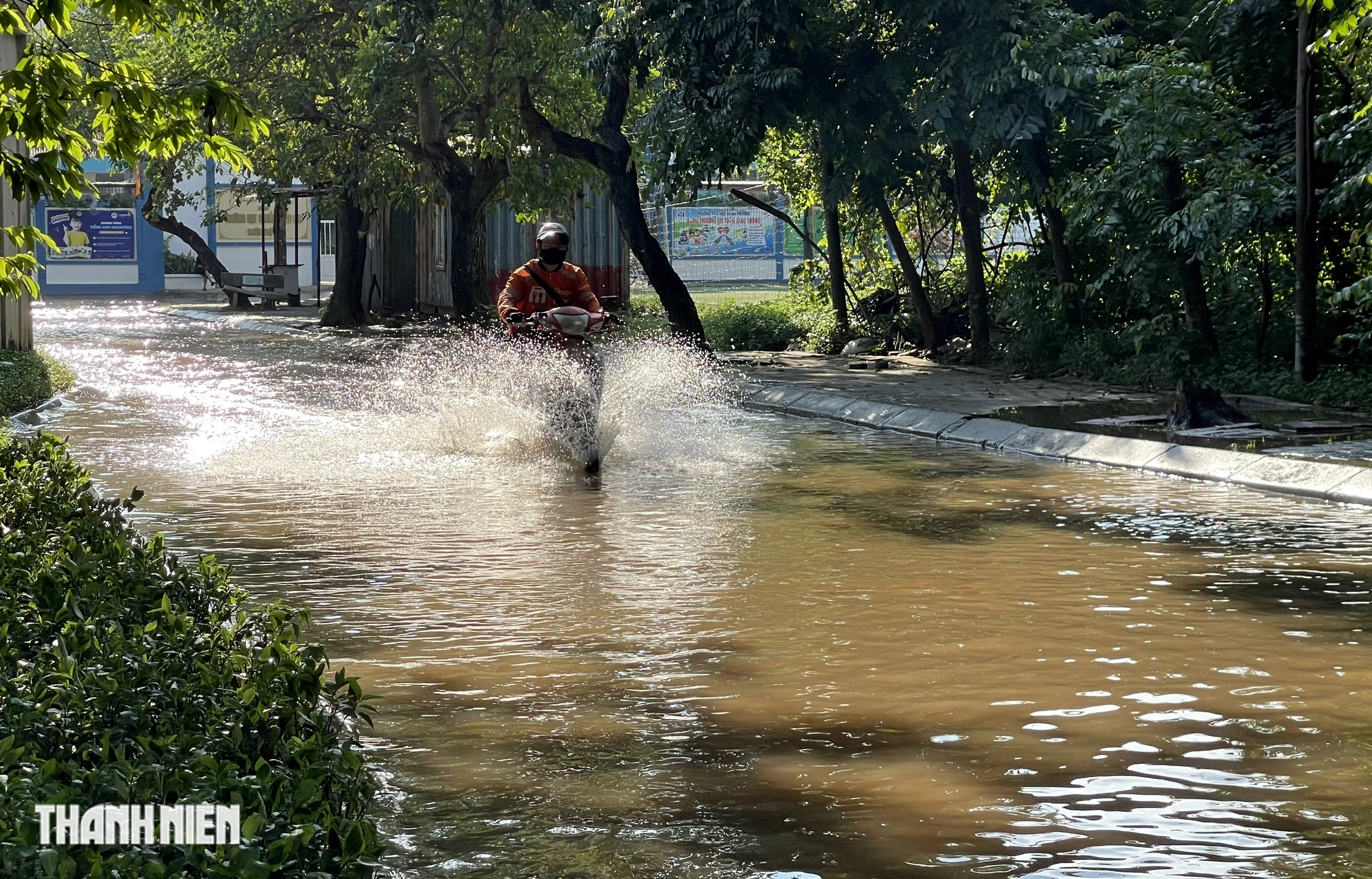 Th&ecirc;m 'khu biệt thự triệu đ&ocirc;' ở H&agrave; Nội vẫn m&ecirc;nh m&ocirc;ng nước sau 3 ng&agrave;y- Ảnh 9.