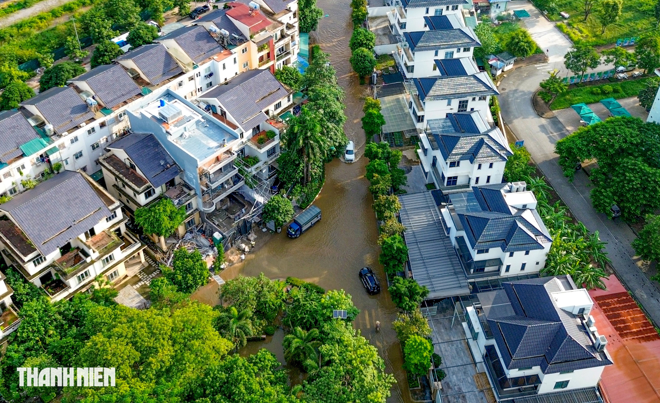 Th&ecirc;m 'khu biệt thự triệu đ&ocirc;' ở H&agrave; Nội vẫn m&ecirc;nh m&ocirc;ng nước sau 3 ng&agrave;y- Ảnh 2.