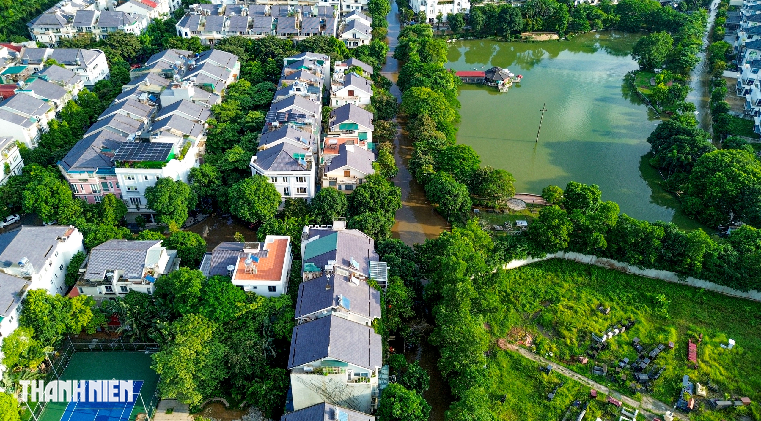 Th&ecirc;m 'khu biệt thự triệu đ&ocirc;' ở H&agrave; Nội vẫn m&ecirc;nh m&ocirc;ng nước sau 3 ng&agrave;y- Ảnh 3.