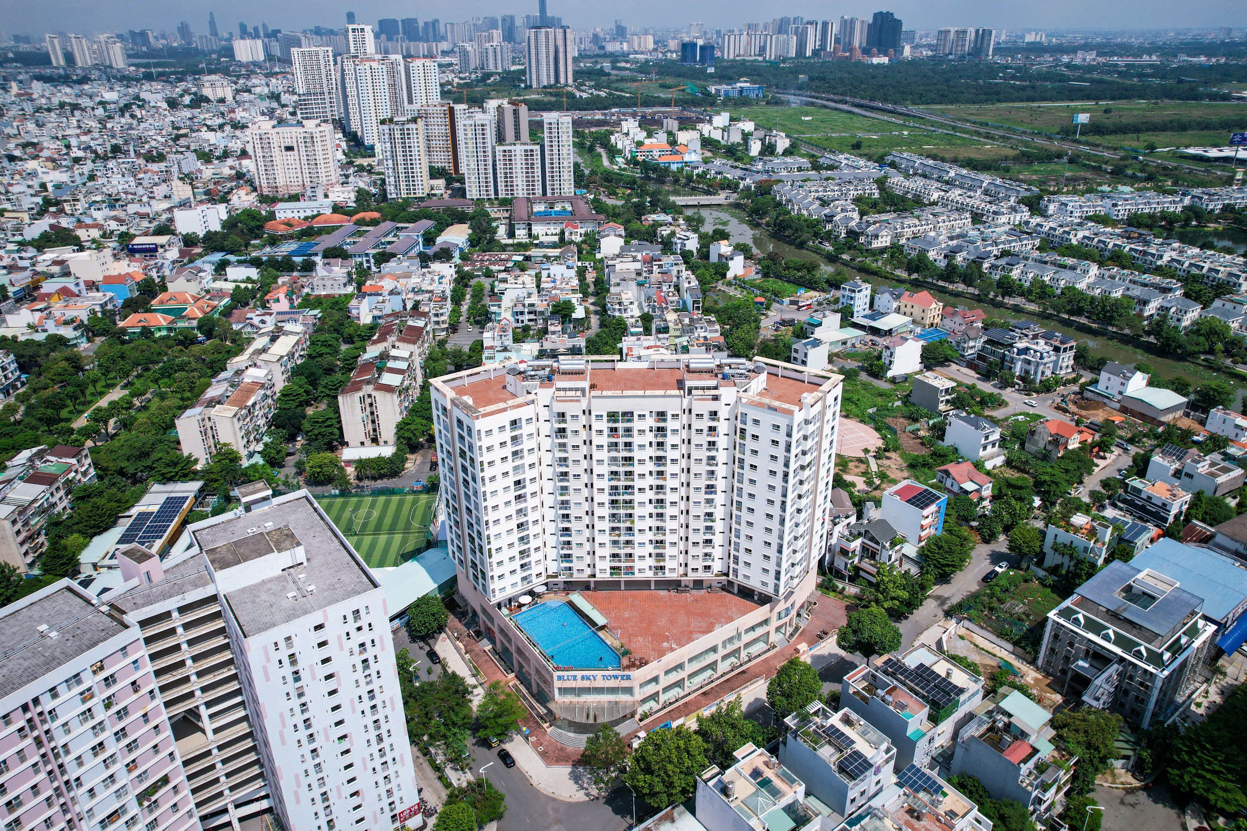 Gỡ vướng giá đất, TP.HCM có thể cấp sổ hồng cho khoảng 84.000 căn hộ- Ảnh 2.