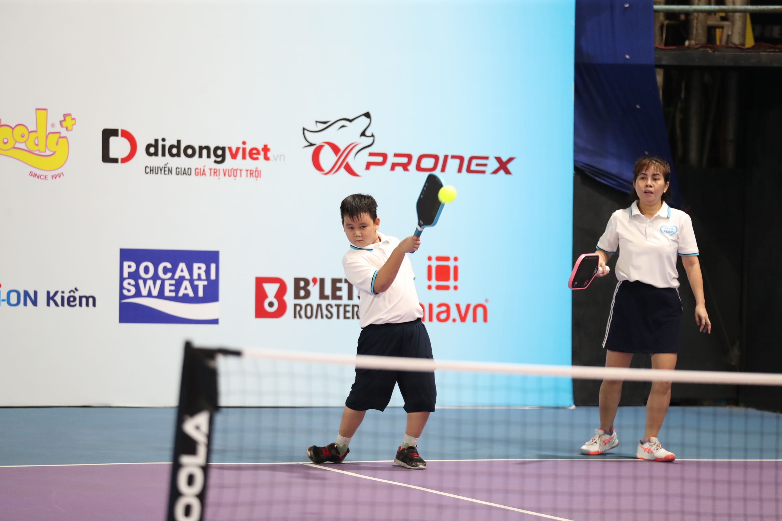 កាសែតនារីទីក្រុងហូជីមិញរៀបចំការប្រកួតកីឡាប៉េតង់លើកទី៣ឆ្នាំ២០២៥ បន្ថែមខ្លឹមសារគ្រួសារ - រូបថត៣. Báo Phụ nữ TP.HCM tổ chức giải pickleball lần 3 năm 2025, thêm nội dung gia đình- Ảnh 3.