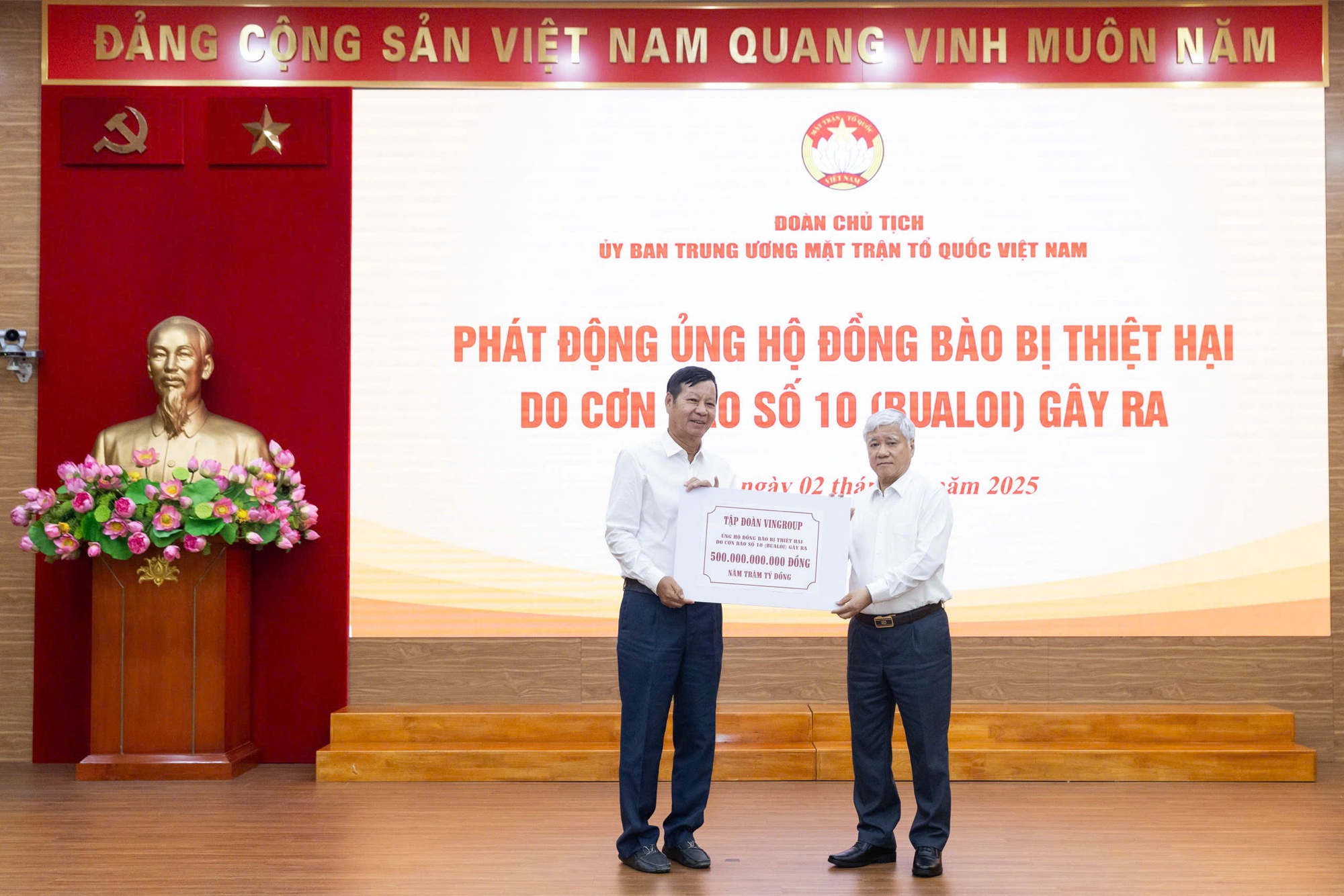 MTTQ VN phát động ủng hộ đồng bào bị thiệt hại do bão số 10 - Ảnh 1.