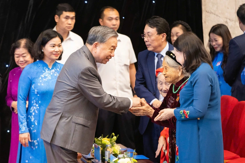 Tổng Bí thư: Đầu tư cho phụ nữ chính là đầu tư cho năng suất quốc gia - Ảnh 3.