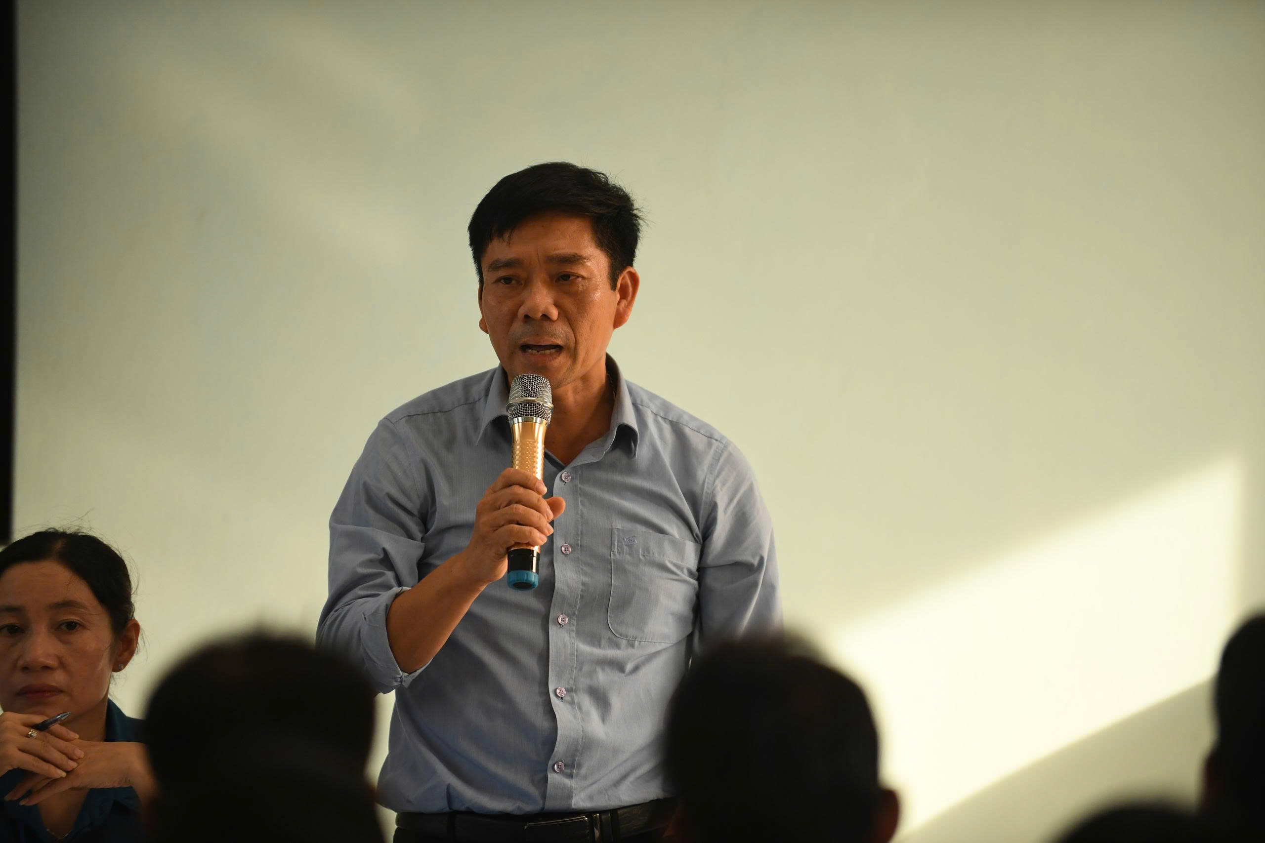 កម្រ៖ ឪពុកម្តាយស្នើសុំព្យួរការងារនាយករង មុនពេលអនុញ្ញាតឱ្យកូនចូលថ្នាក់រៀន - រូបថត ៣. Hy hữu: Phụ huynh đề nghị đình chỉ Phó hiệu trưởng mới cho con đến lớp- Ảnh 3.