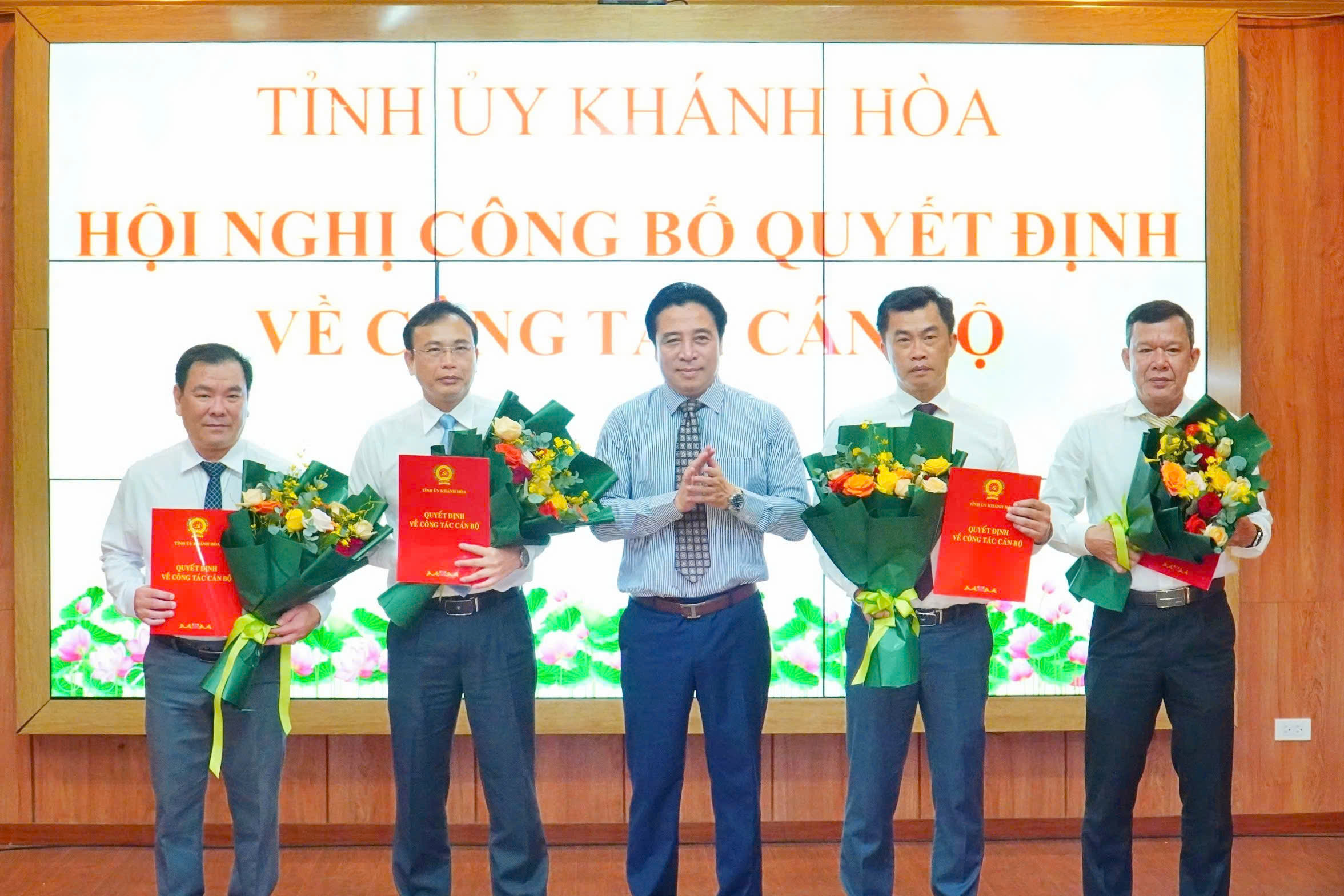 Khánh Hòa điều động, bổ nhiệm 7 cán bộ chủ chốt- Ảnh 2.