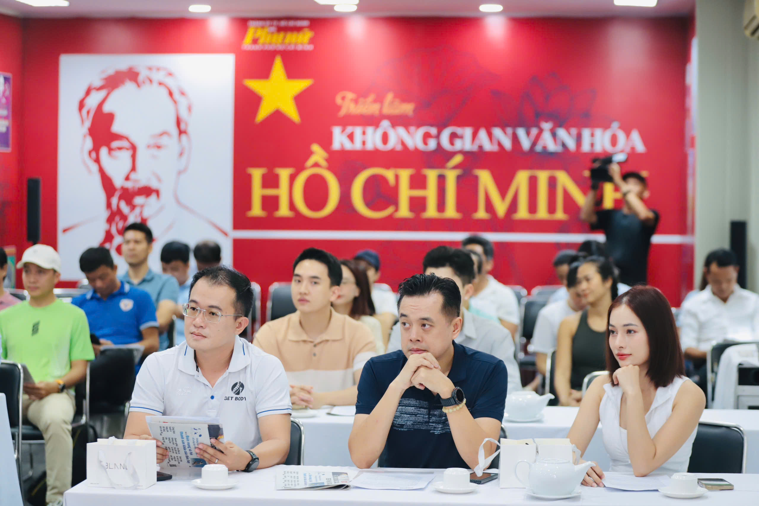 កាសែតនារីទីក្រុងហូជីមិញ រៀបចំការប្រកួតកីឡាប៉េតង់លើកទី៣ ឆ្នាំ២០២៥ បន្ថែមខ្លឹមសារគ្រួសារ - រូបថត ២. Báo Phụ nữ TP.HCM tổ chức giải pickleball lần 3 năm 2025, thêm nội dung gia đình- Ảnh 2.