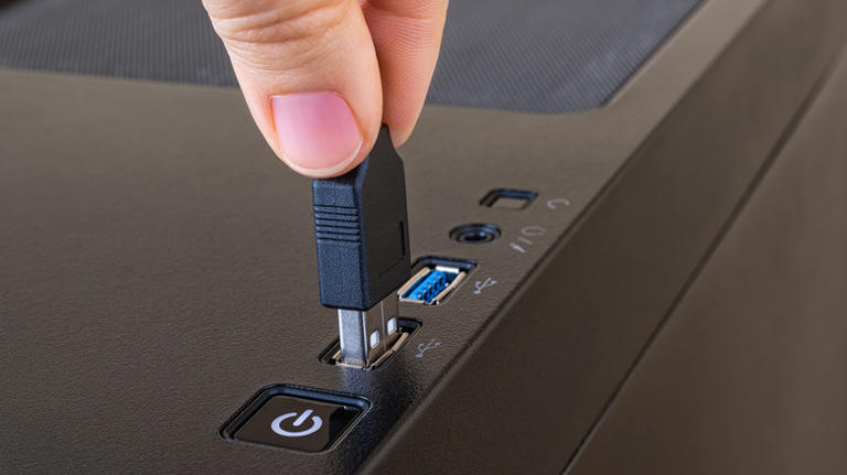 Một cổng USB chịu được bao nhiêu thiết bị trước khi 'quá tải' - Ảnh 1.