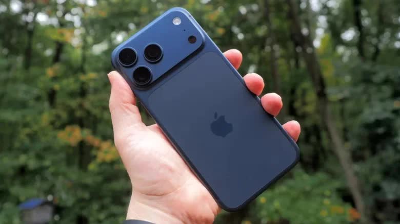 Apple gặp lại 'bóng ma' iPhone 4 trên iPhone 17 - Ảnh 1.