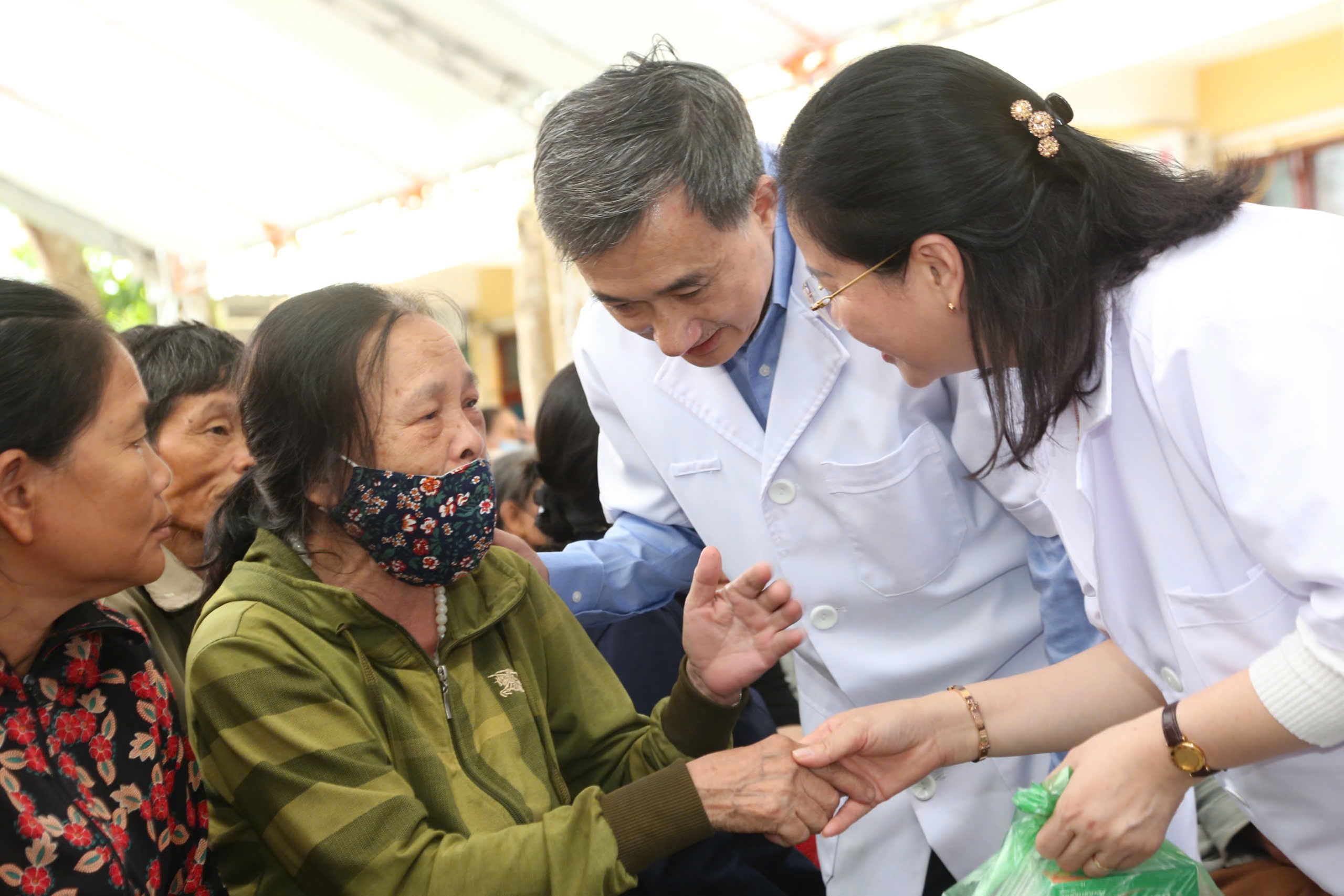 Thầy Thuốc Trẻ Hỗ Trợ Người Dân Khắc Phục Hậu Quả Bão Lũ Thầy Thuốc Trẻ Hỗ Trợ Người Dân Khắc Phục Hậu Quả Bão Lũ - Ảnh 1.