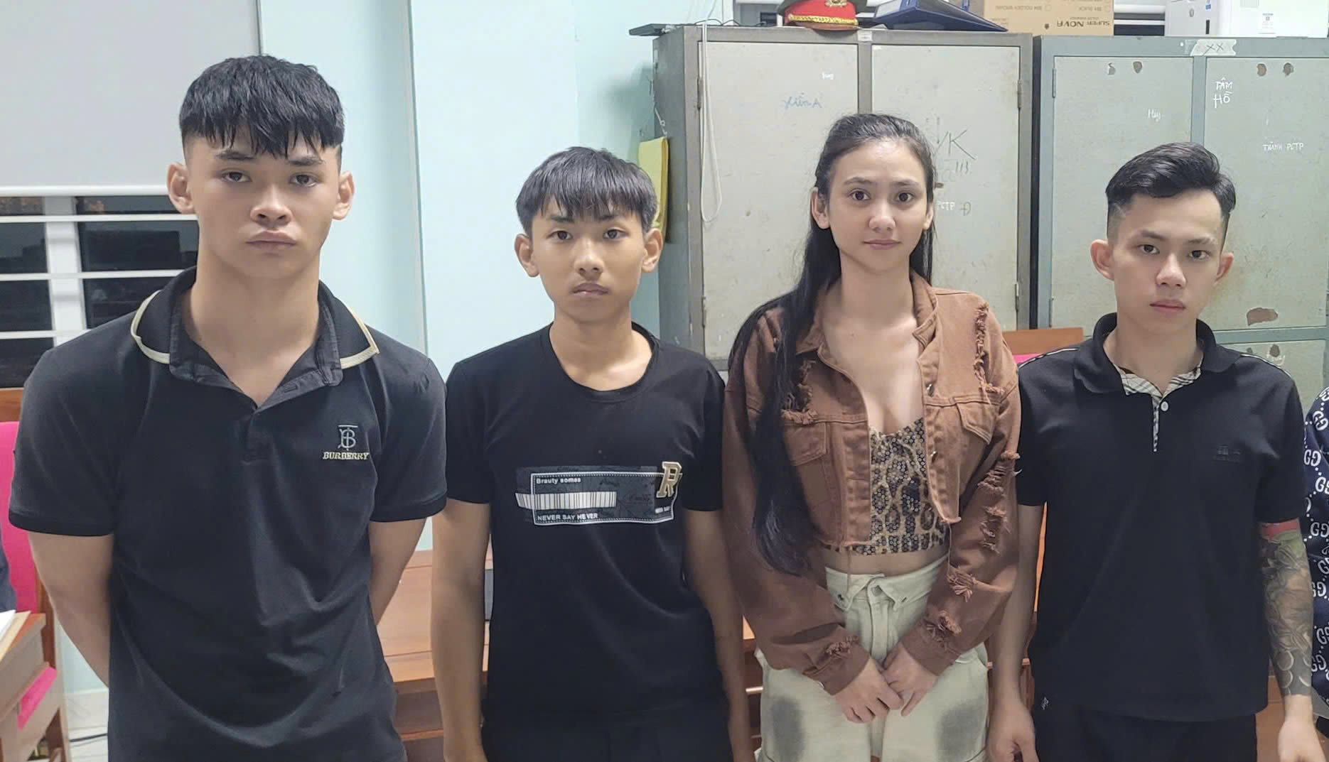 Bắt giam 'chị đại' 9X kéo đàn em chém trọng thương đối thủ kém 20 tuổi- Ảnh 1. Bắt giam 'chị đại' 9X kéo đàn em chém trọng thương đối thủ kém 20 tuổi- Ảnh 1.