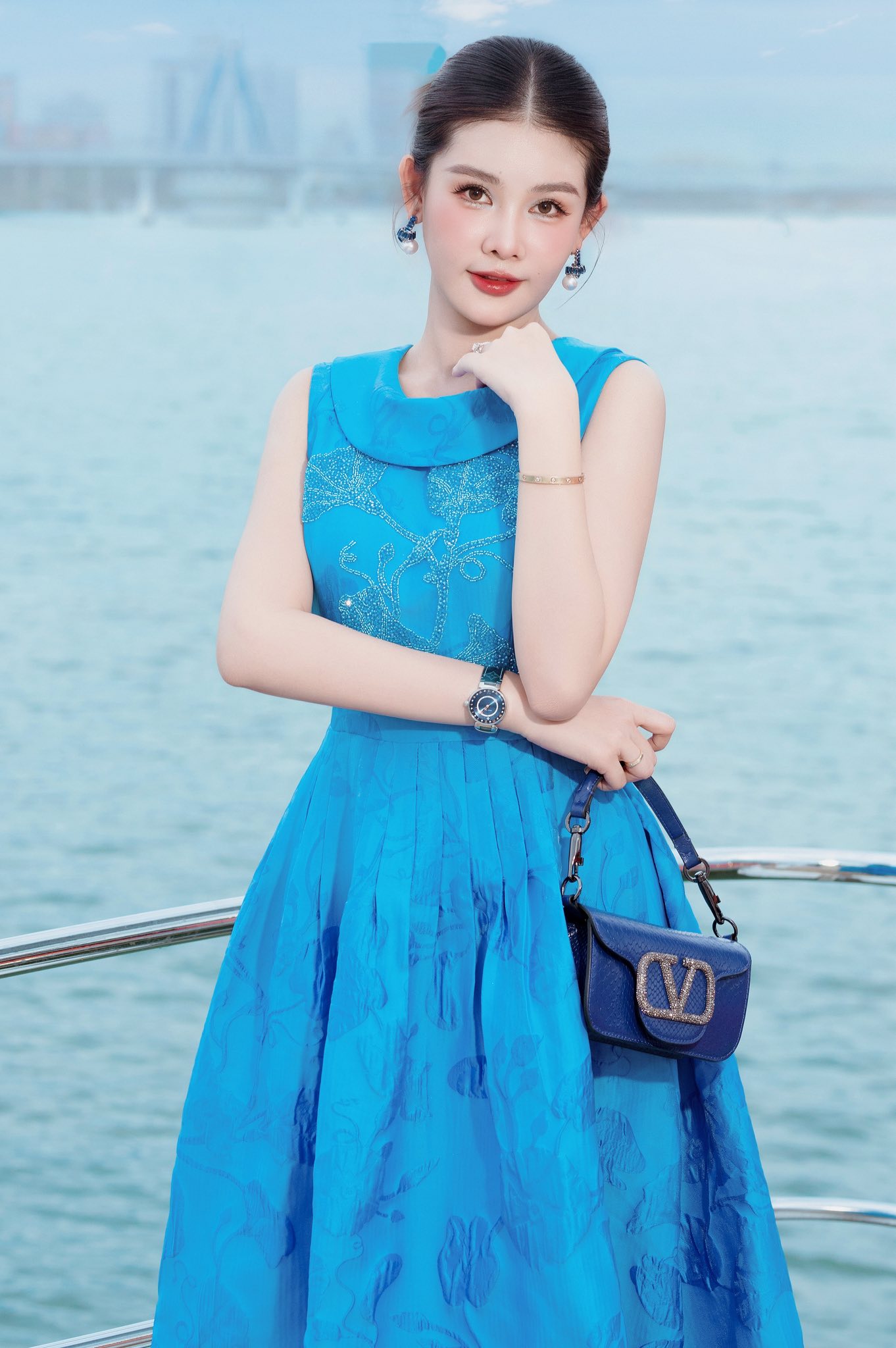 Hoa hậu Lê Âu Ngân Anh lên chức - Ảnh 2.