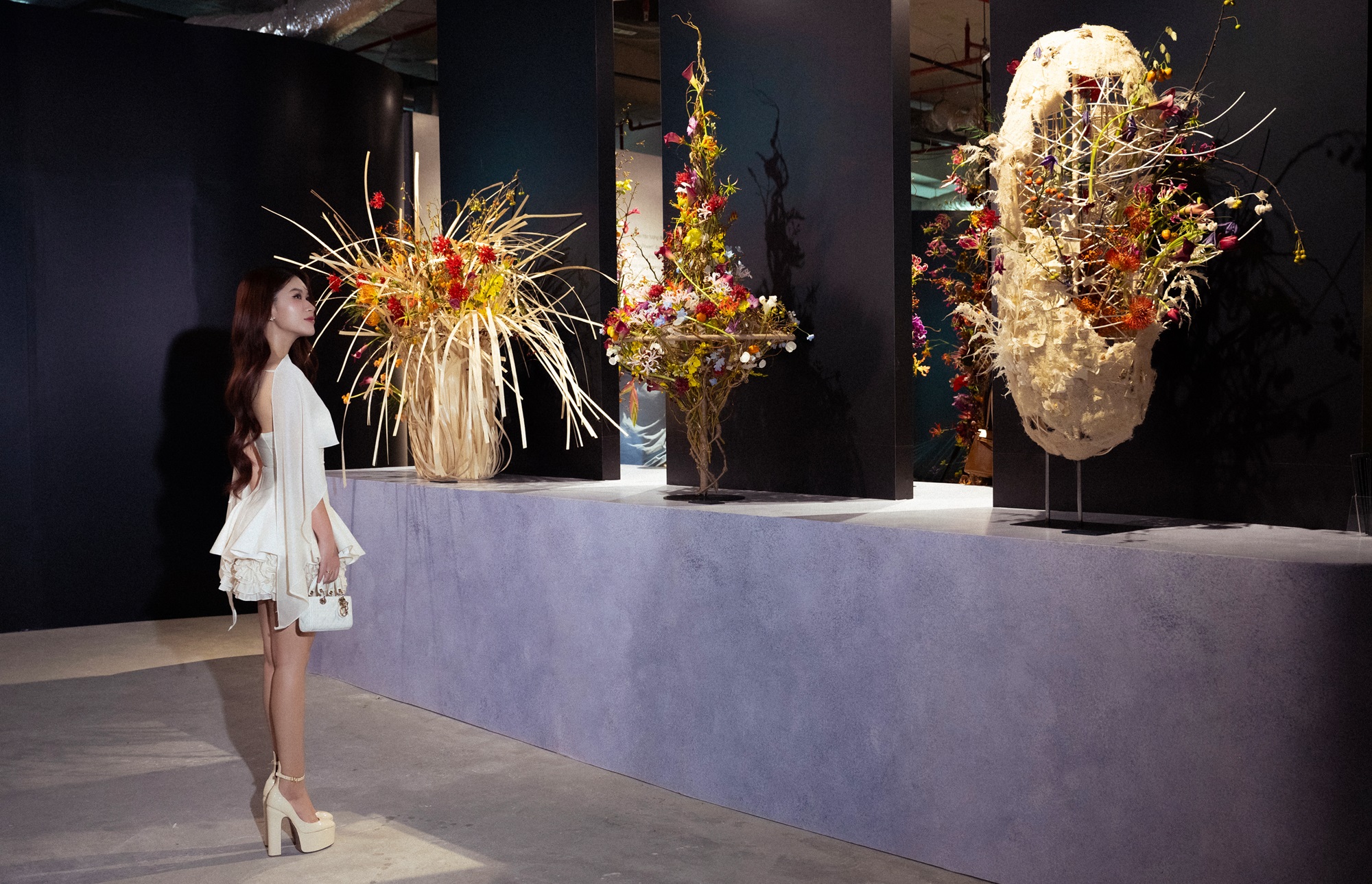 Ngọc Thanh Tâm, Chloe Nguyễn thần thái giữa không gian triển lãm Tinh Tuyển Phương Hoa - Ảnh 1.