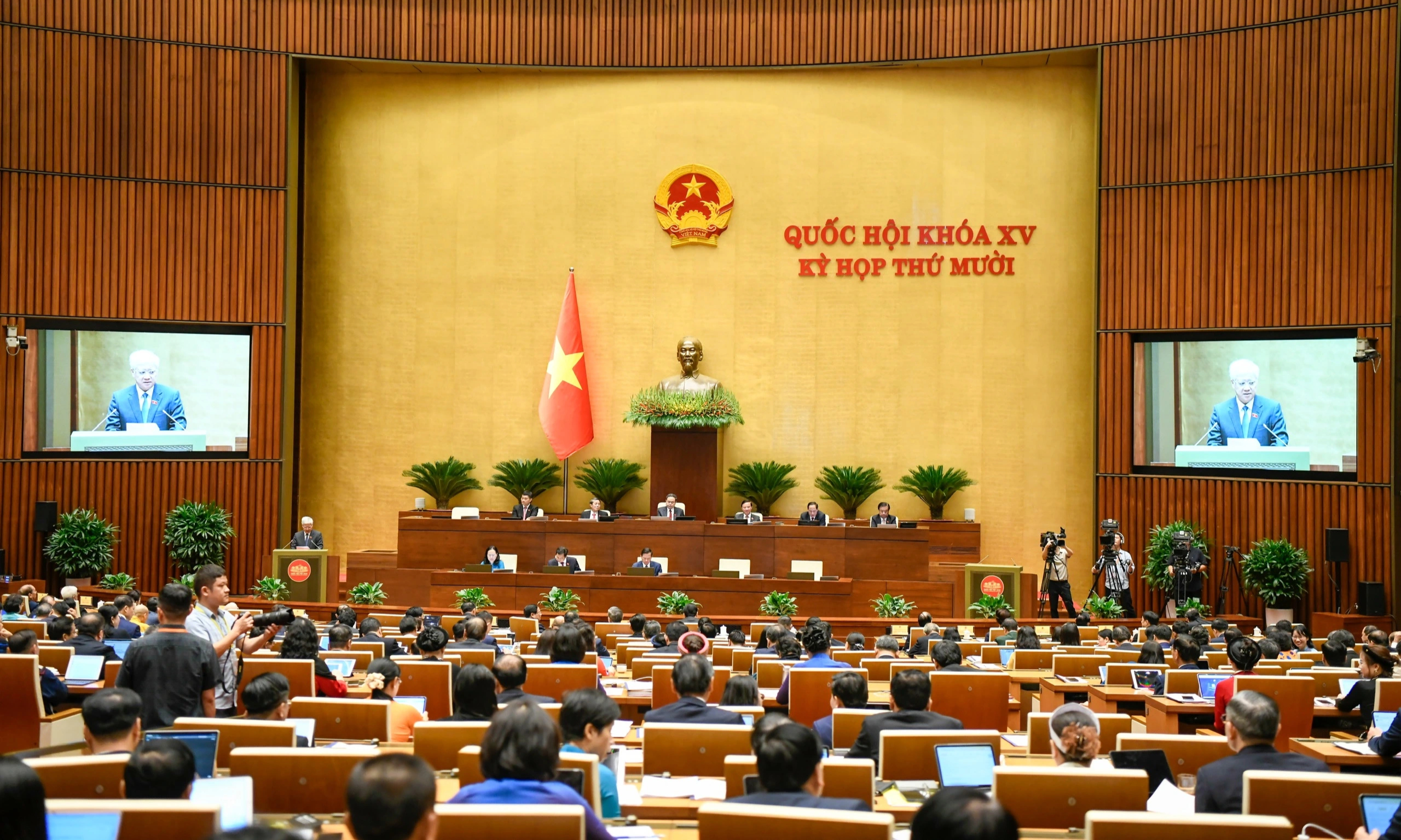 Cử tri lo ngại trước biến động khó lường của giá vàng và bất động sản - Ảnh 2.