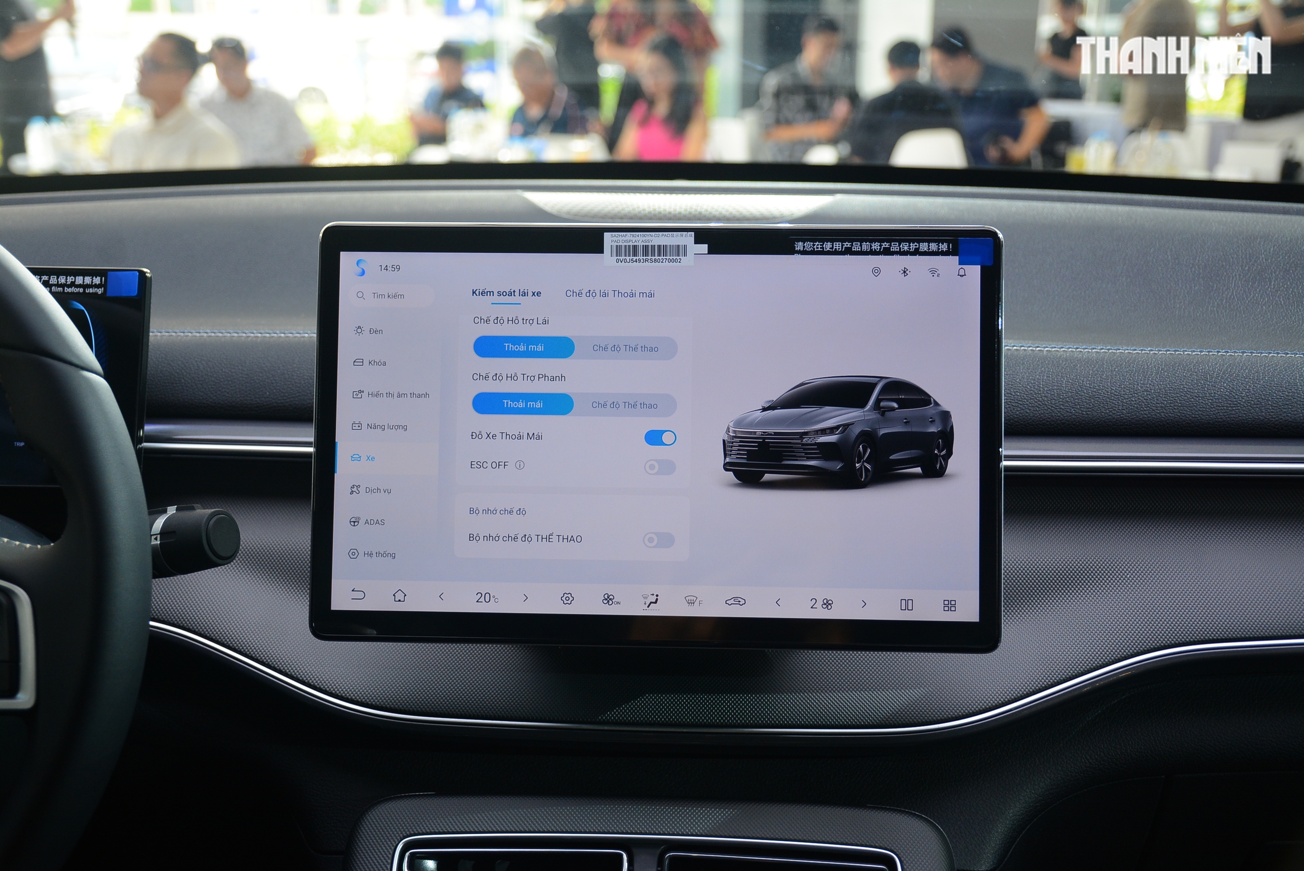 Mặt tr&aacute;i của m&agrave;n h&igrave;nh cảm ứng t&iacute;ch hợp nhiều chức năng tr&ecirc;n &ocirc; t&ocirc; hiện đại- Ảnh 3.